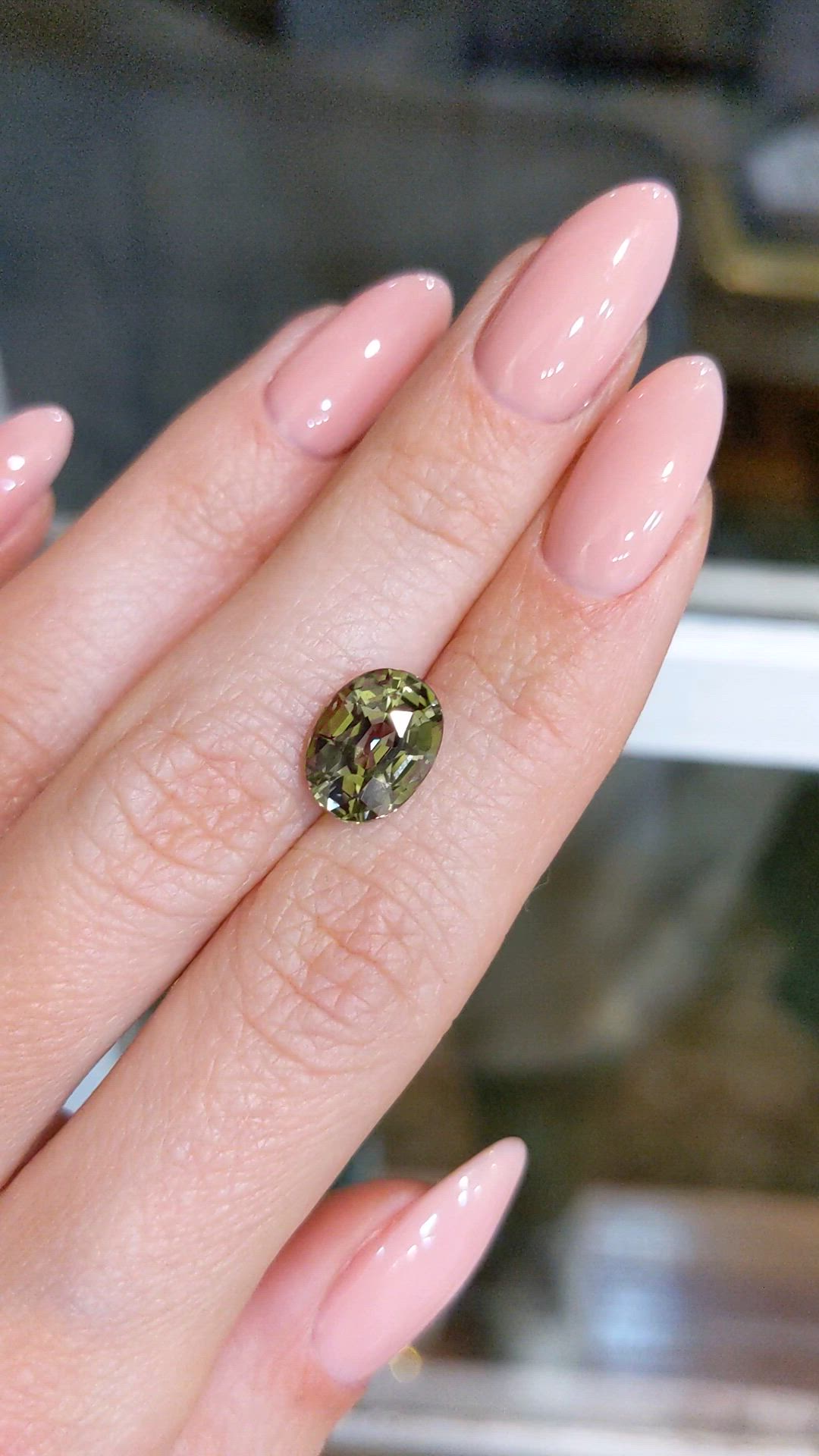 4.03 Ct. Yellowish Green Sapphire from Ceylon (Sri Lanka) Size Video