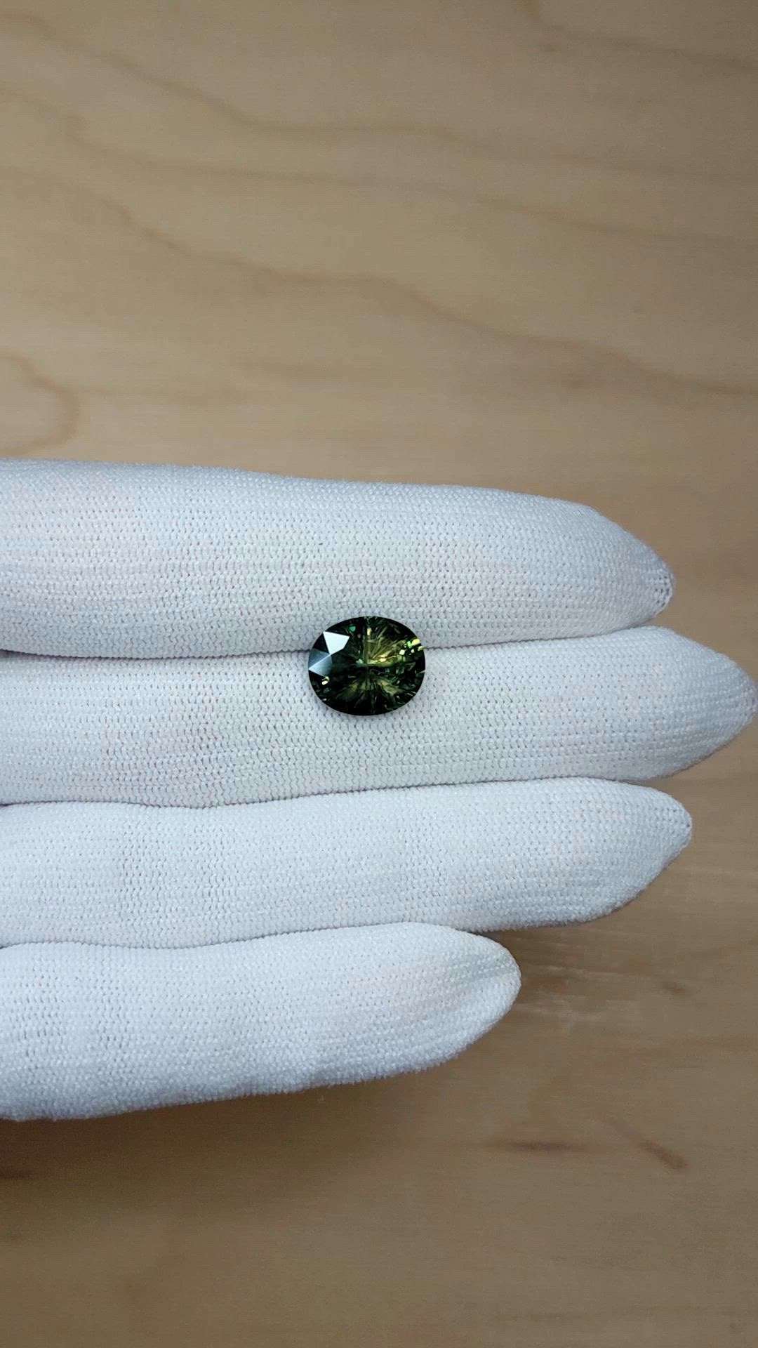5.23 Ct. Yellowish Green Sapphire from Ceylon (Sri Lanka) Size Video