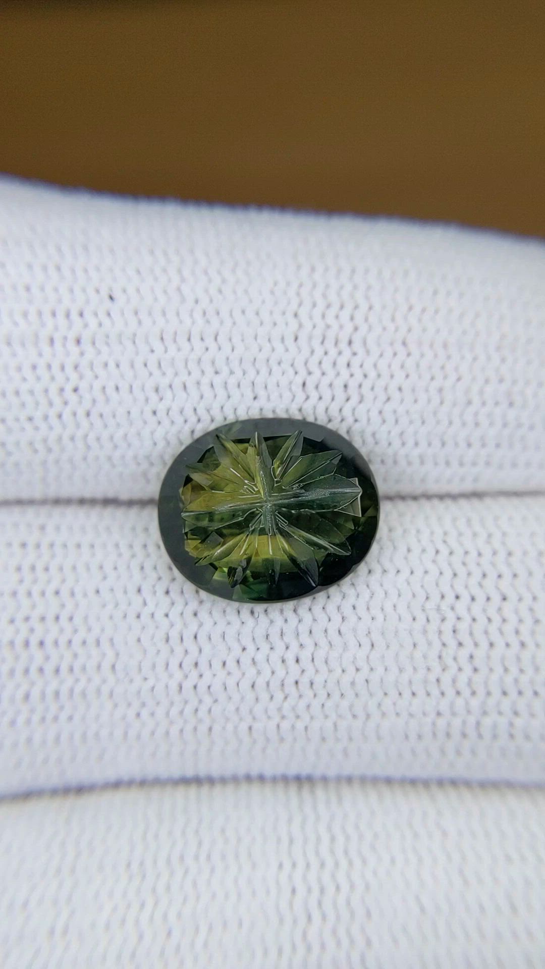 5.23 Ct. Yellowish Green Sapphire from Ceylon (Sri Lanka) Size Video