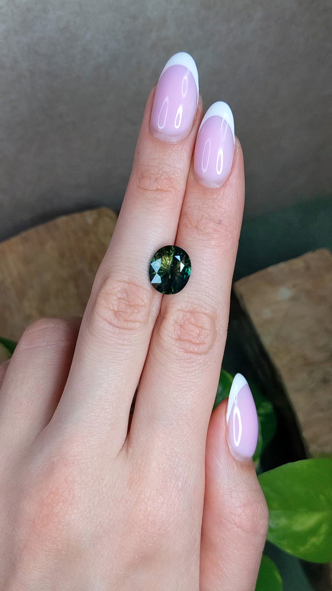 5.23 Ct. Yellowish Green Sapphire from Ceylon (Sri Lanka) Size Video