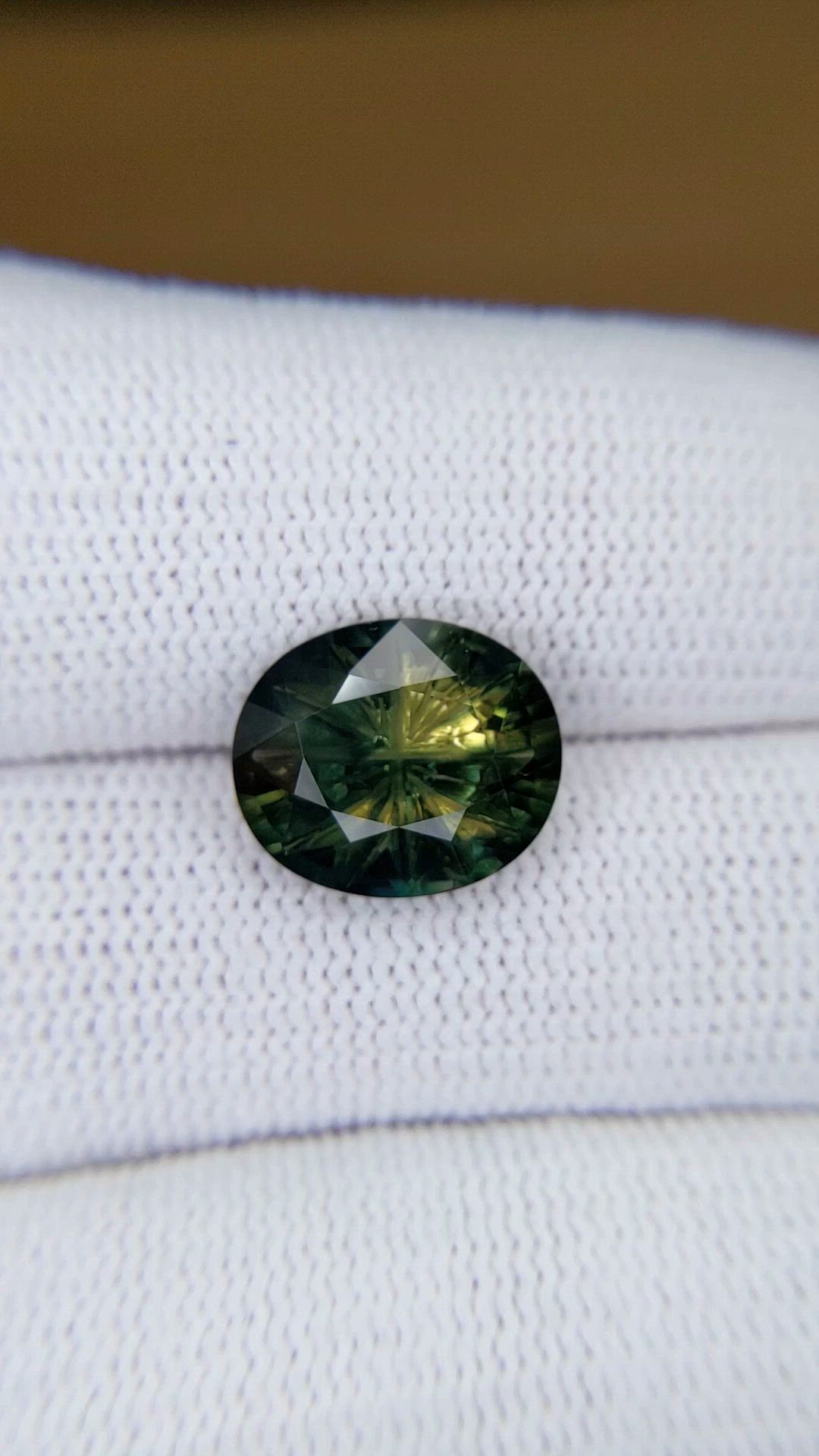 5.23 Ct. Yellowish Green Sapphire from Ceylon (Sri Lanka) Size Video