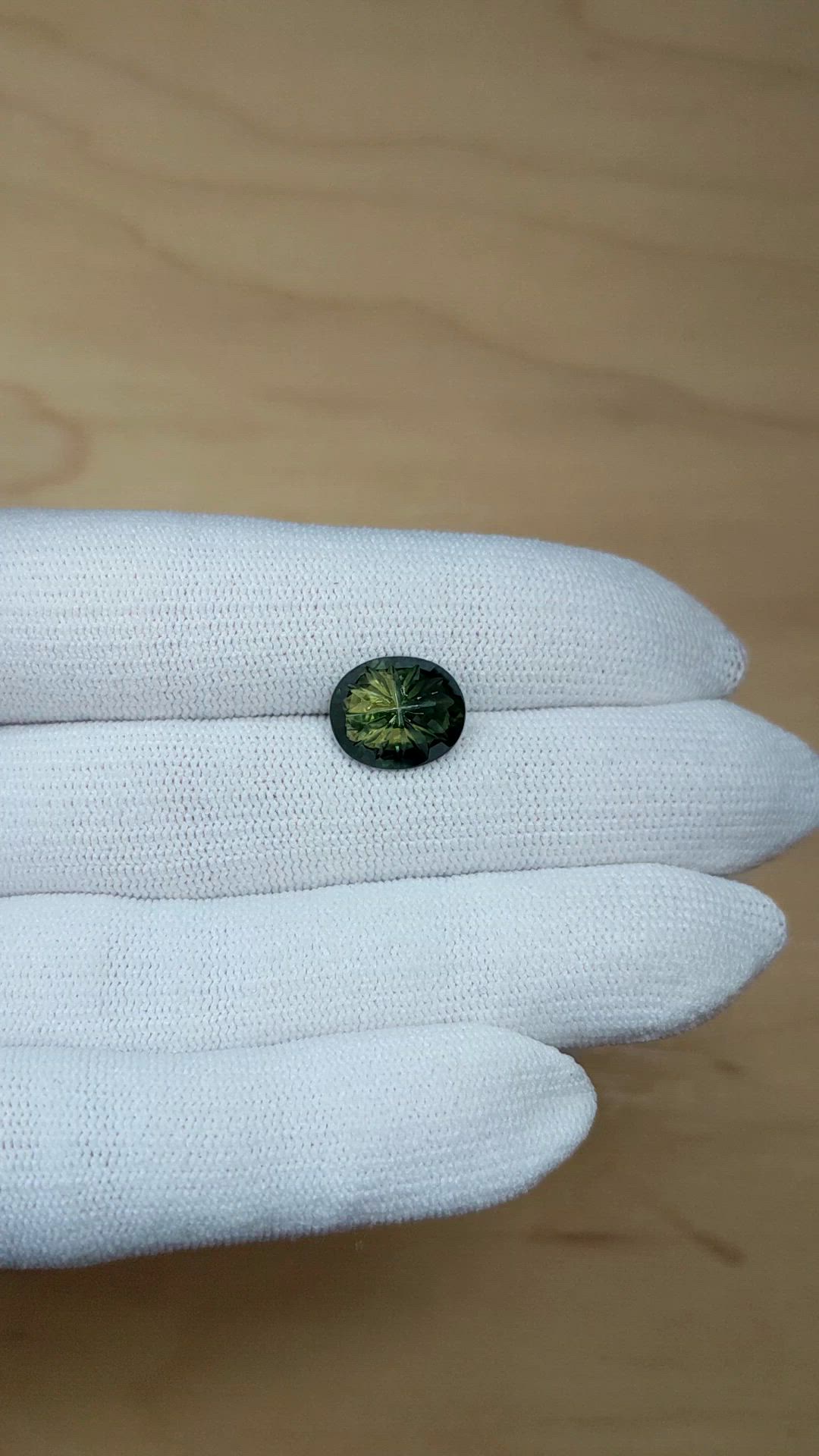 5.23 Ct. Yellowish Green Sapphire from Ceylon (Sri Lanka) Size Video