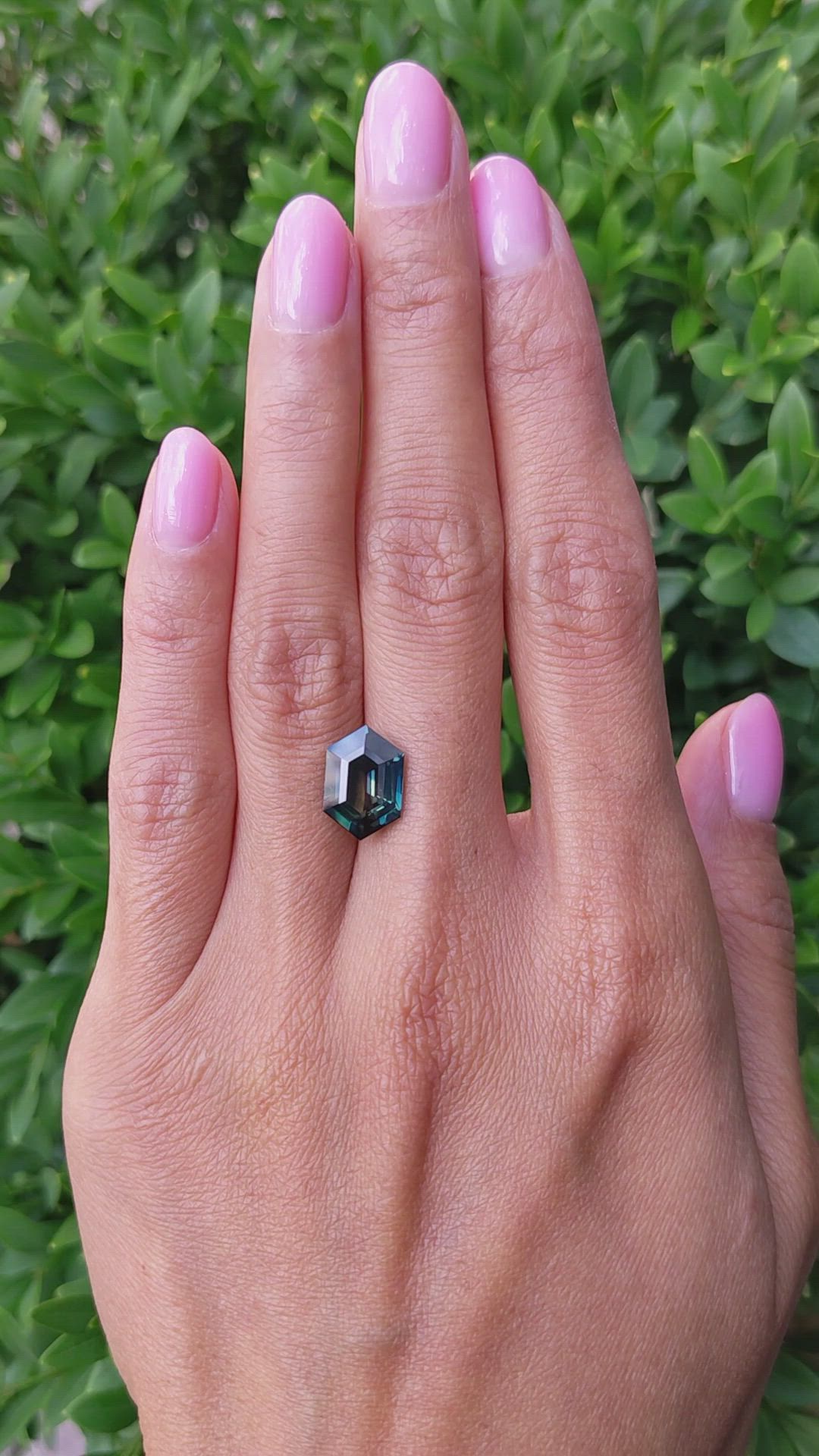 3.86 Ct. Bi Color Sapphire from Ceylon (Sri Lanka) Size Video