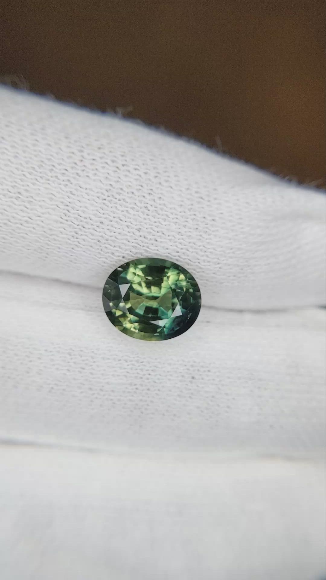 2.80 Ct. Sapphire from Ceylon (Sri Lanka) Size Video