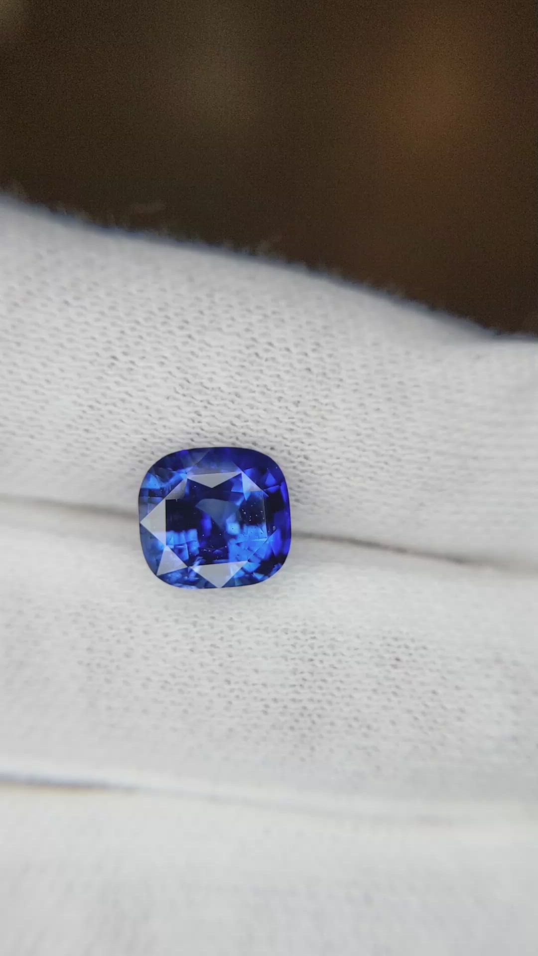 3.53 Ct. Blue Sapphire from Ceylon (Sri Lanka) Size Video