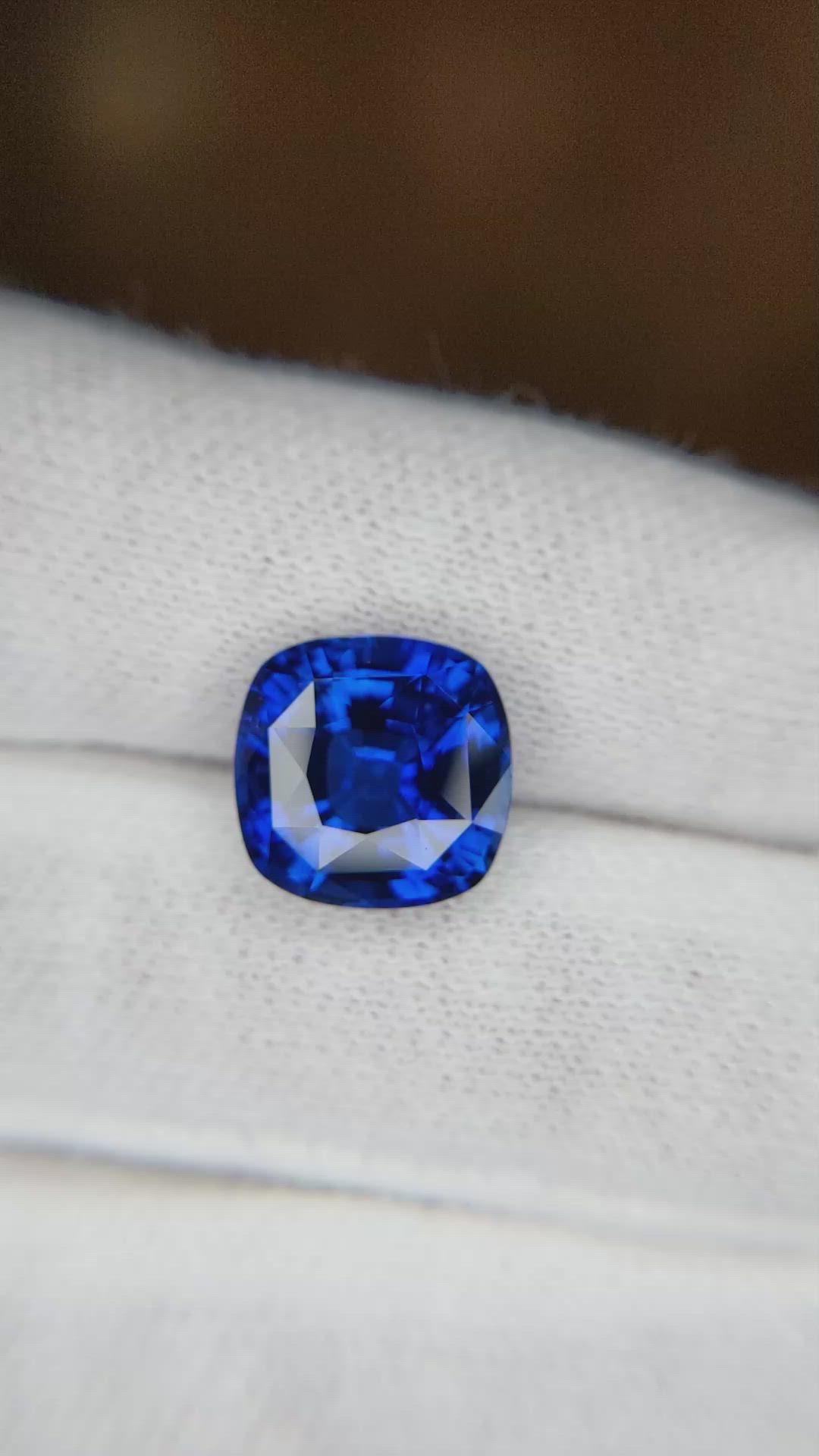 6.06 Ct. Blue Sapphire from Ceylon (Sri Lanka) Size Video