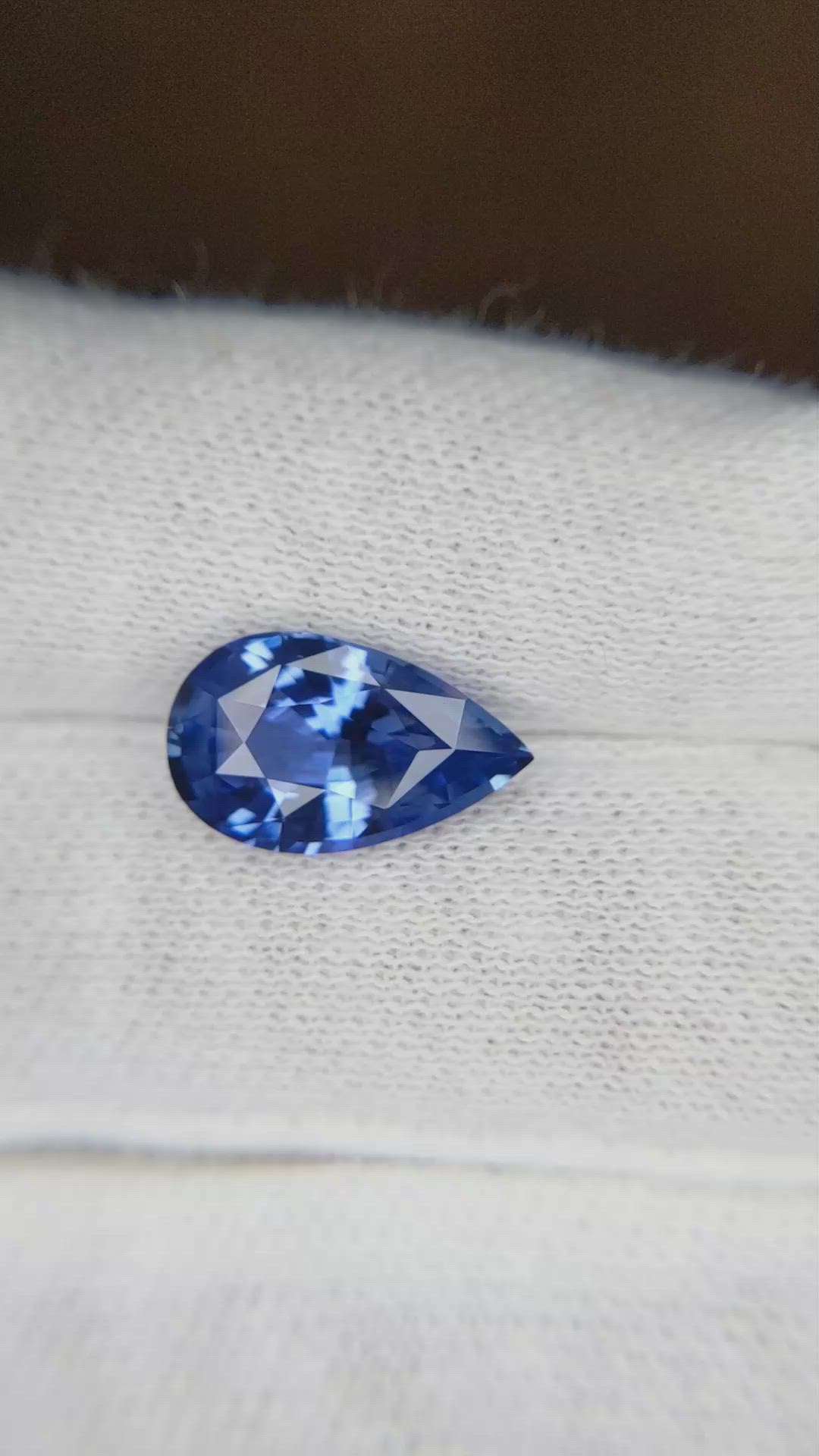 4.07 Ct. Blue Sapphire from Ceylon (Sri Lanka) Size Video