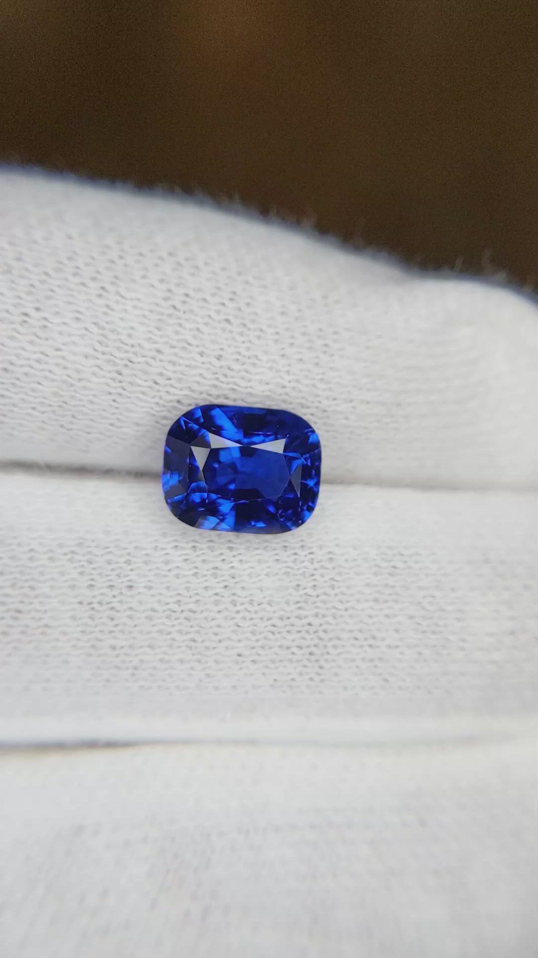 3.11 Ct. Blue Sapphire from Ceylon (Sri Lanka) Size Video