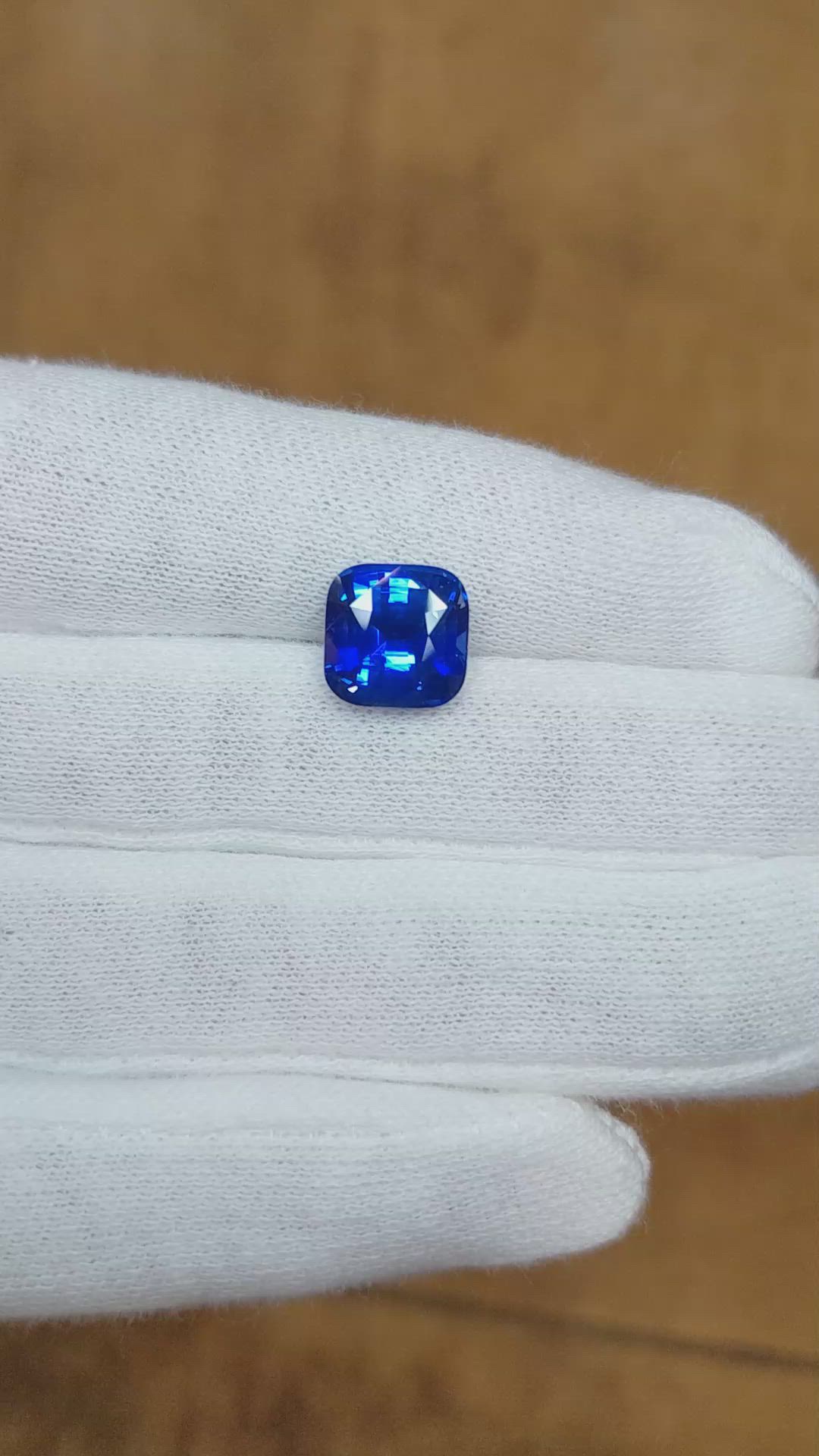 4.96 Ct. Blue Sapphire from Ceylon (Sri Lanka) Size Video