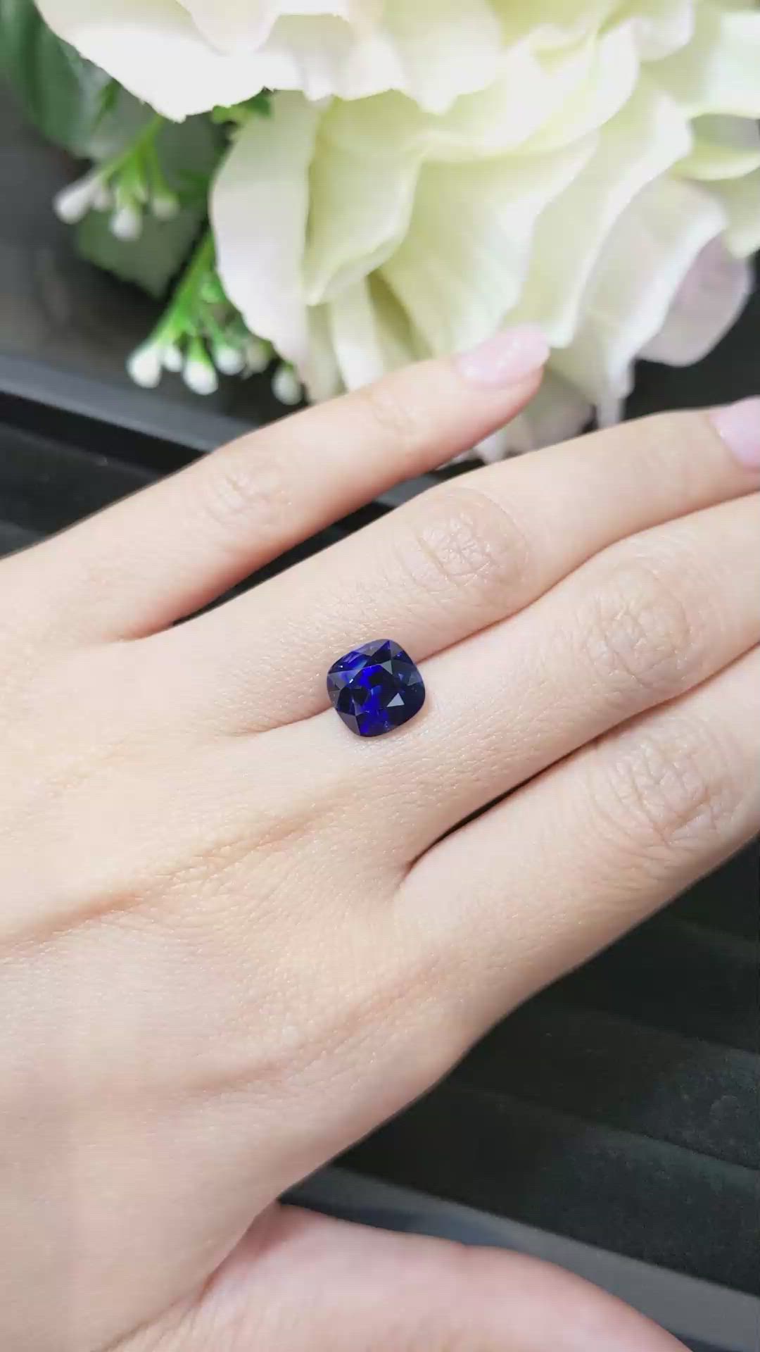 5.04 Ct. Blue Sapphire from Ceylon (Sri Lanka) Size Video