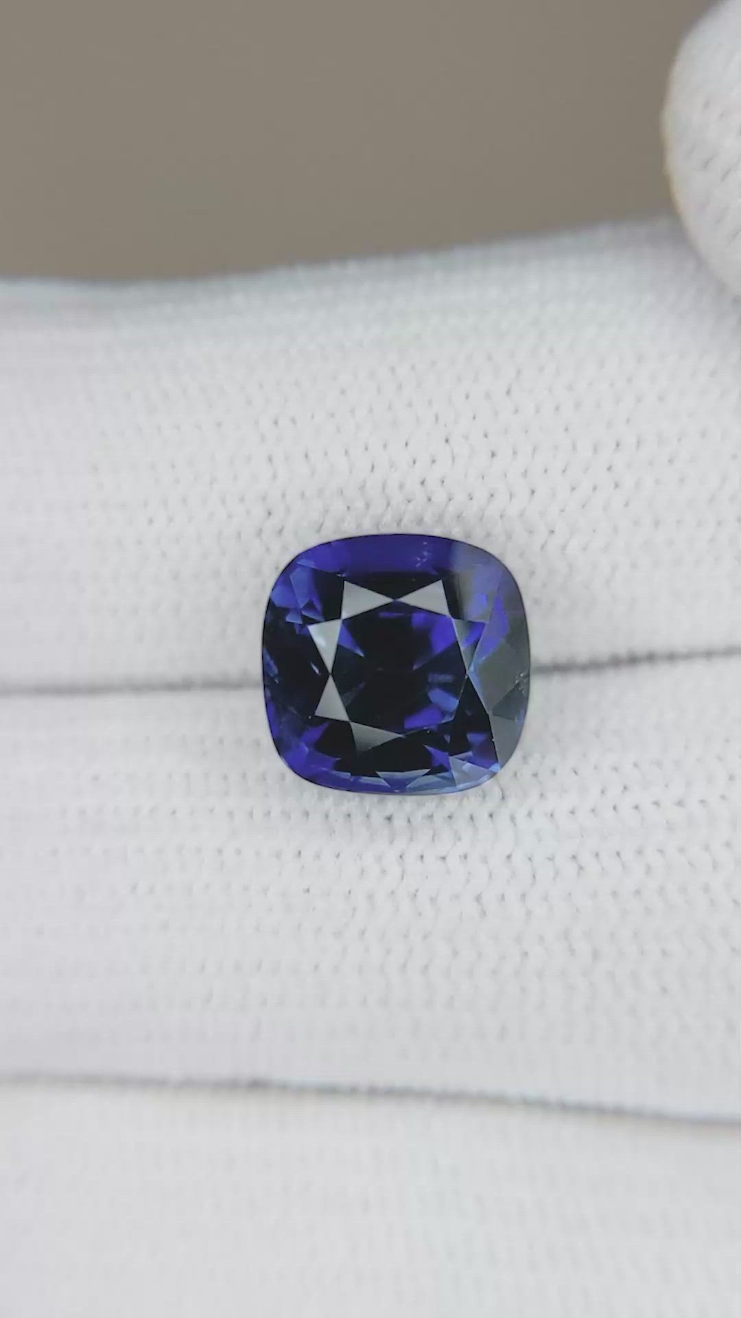 5.04 Ct. Blue Sapphire from Ceylon (Sri Lanka) Size Video