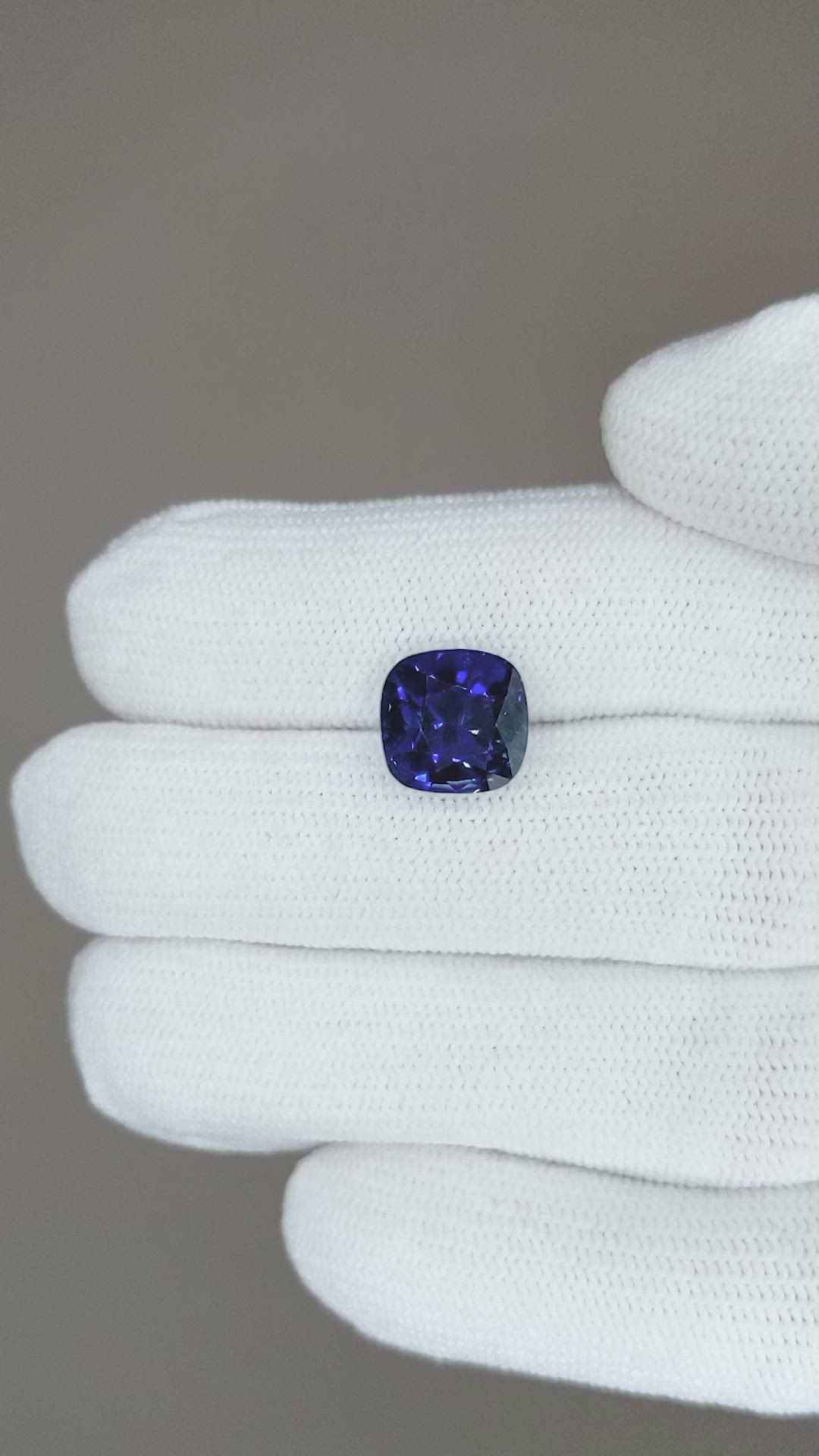 5.04 Ct. Blue Sapphire from Ceylon (Sri Lanka) Size Video