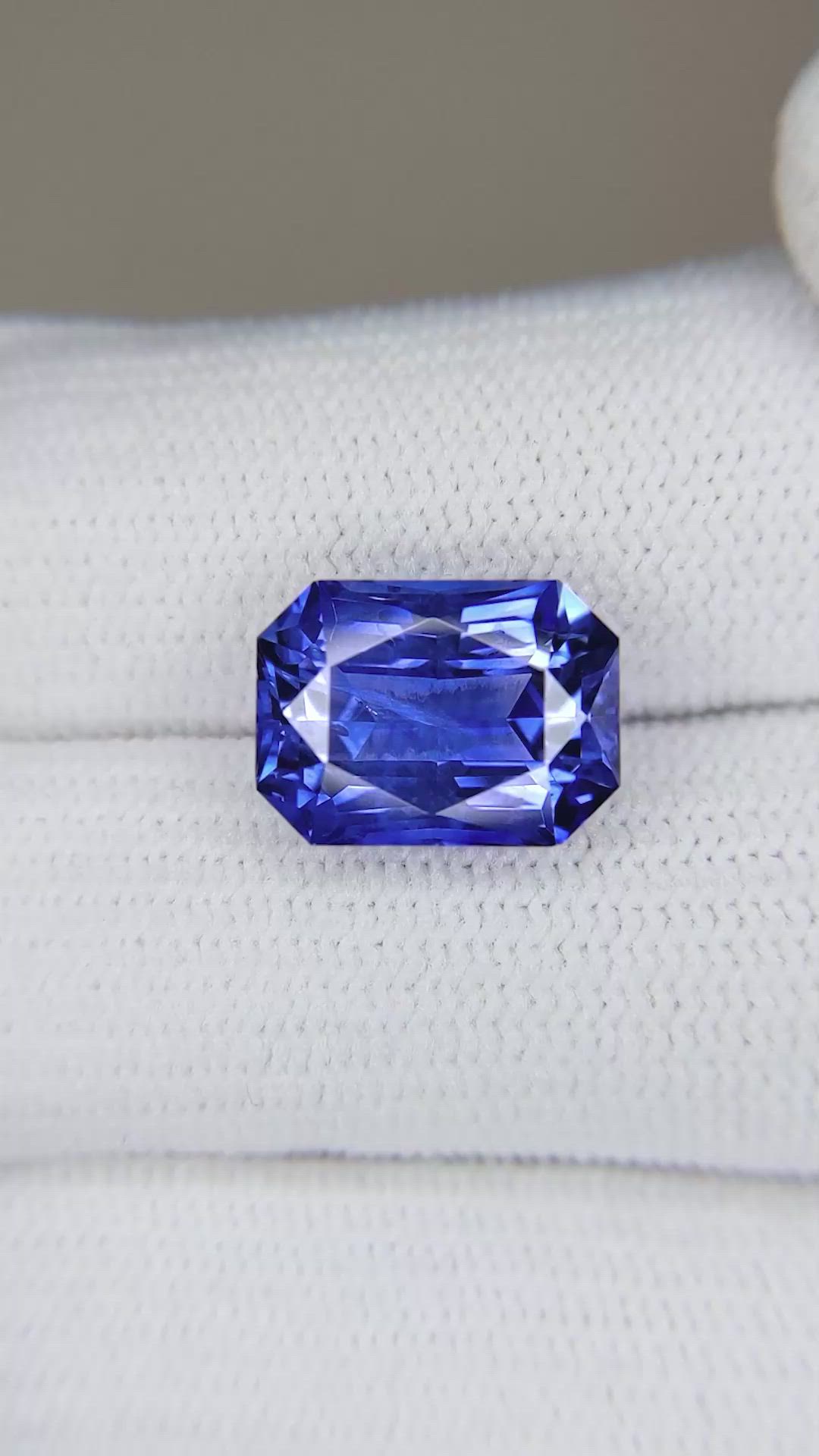 5.45 Ct. Blue Sapphire from Ceylon (Sri Lanka) Size Video