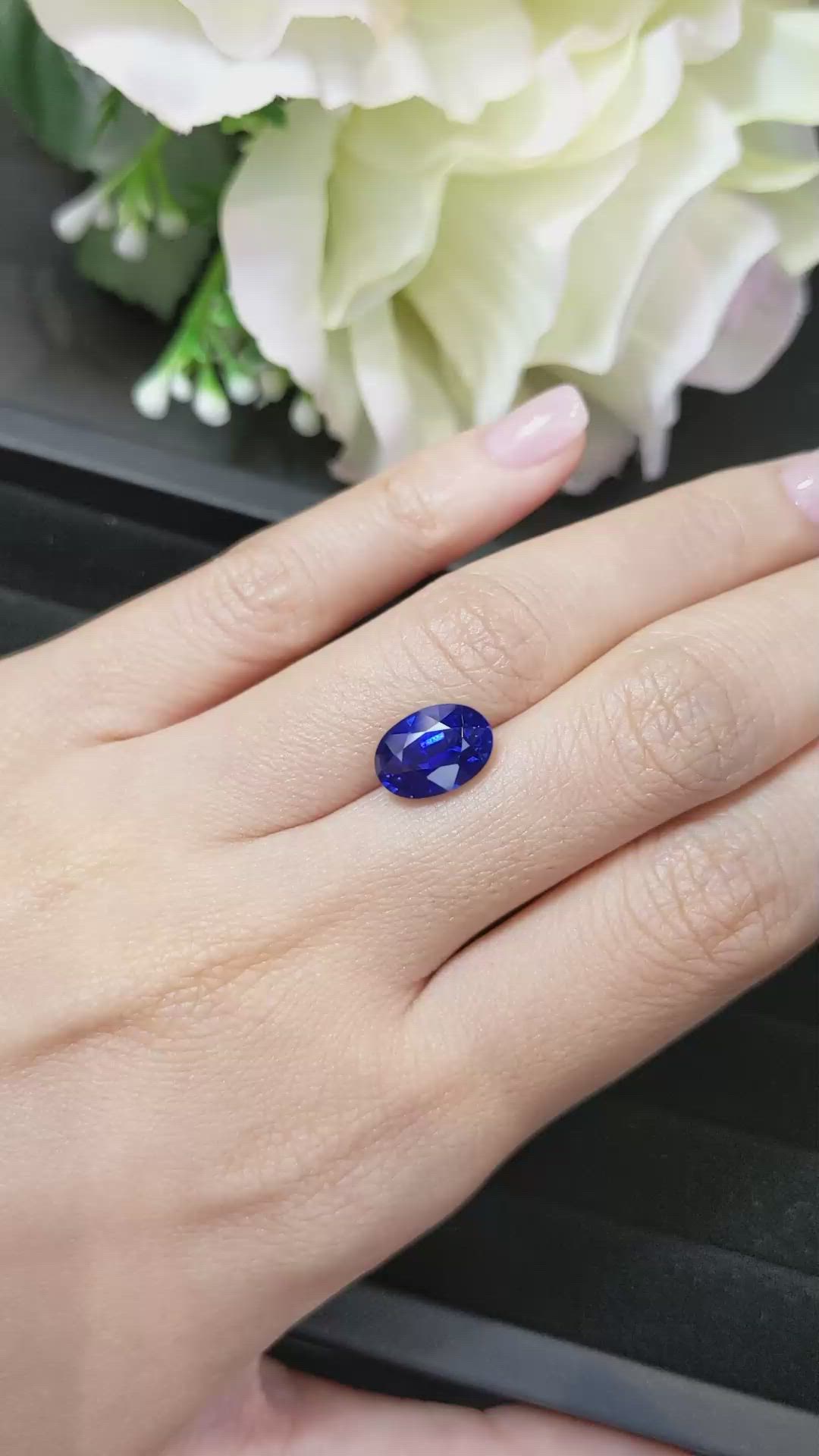5.61 Ct. Blue Sapphire from Ceylon (Sri Lanka) Size Video