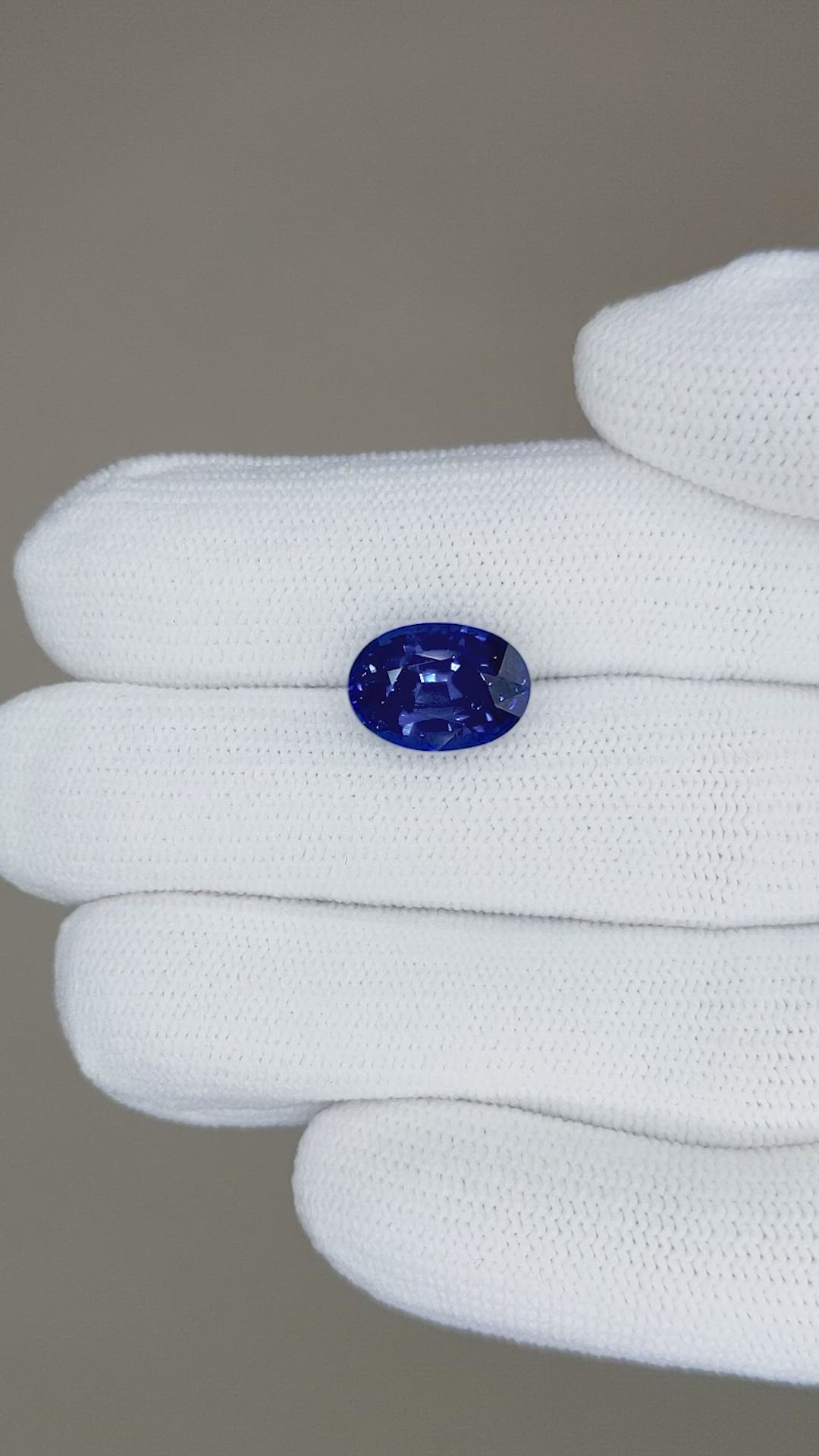 5.61 Ct. Blue Sapphire from Ceylon (Sri Lanka) Size Video