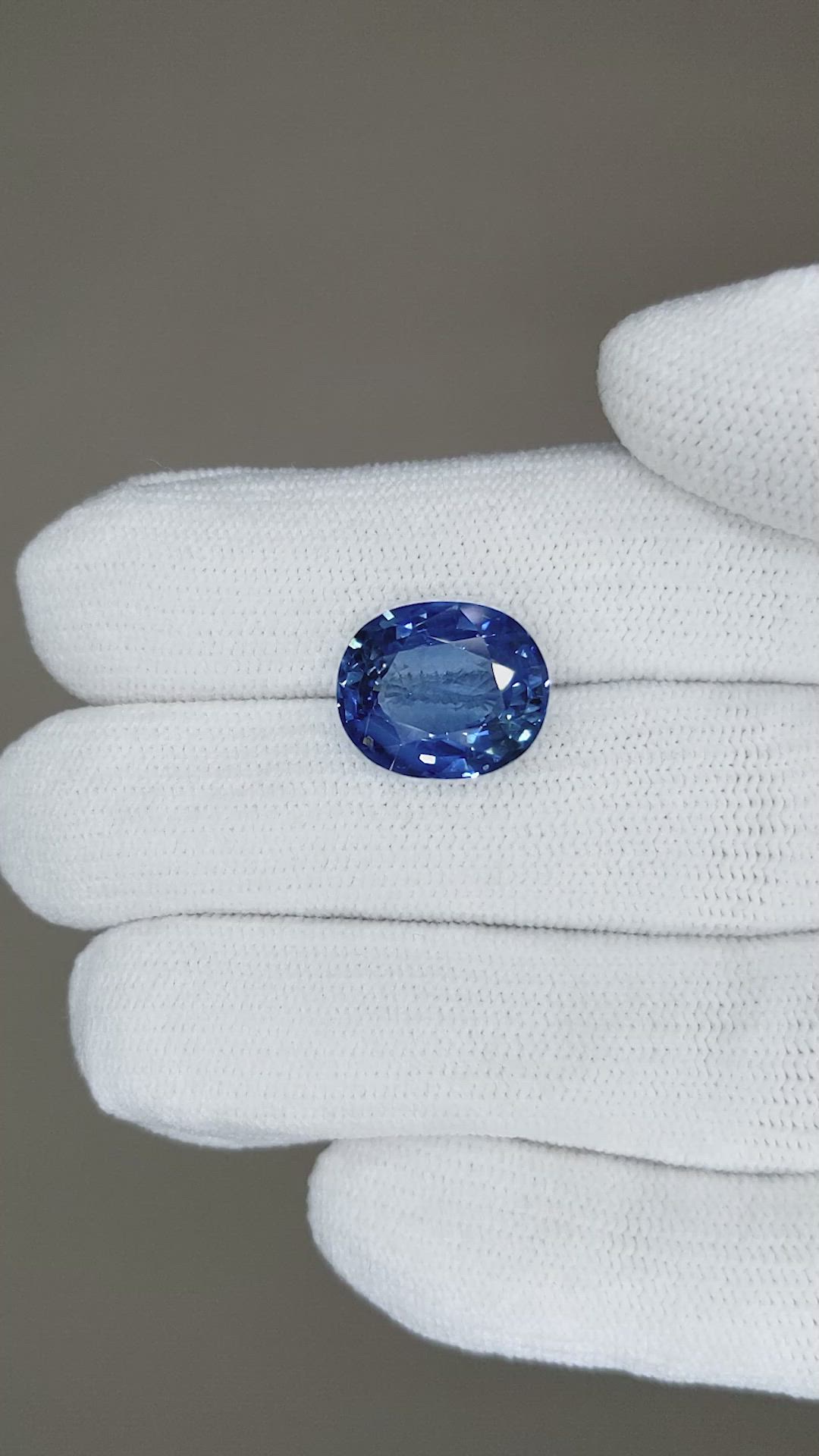 7.02 Ct. Blue Sapphire from Ceylon (Sri Lanka) Size Video