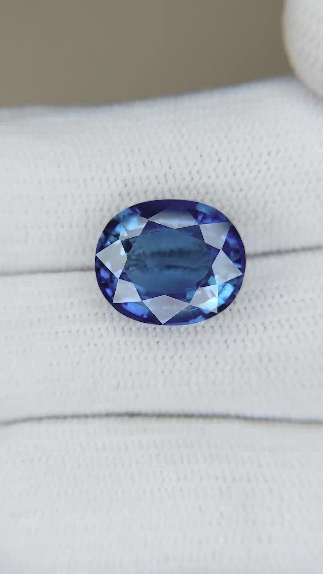 7.02 Ct. Blue Sapphire from Ceylon (Sri Lanka) Size Video