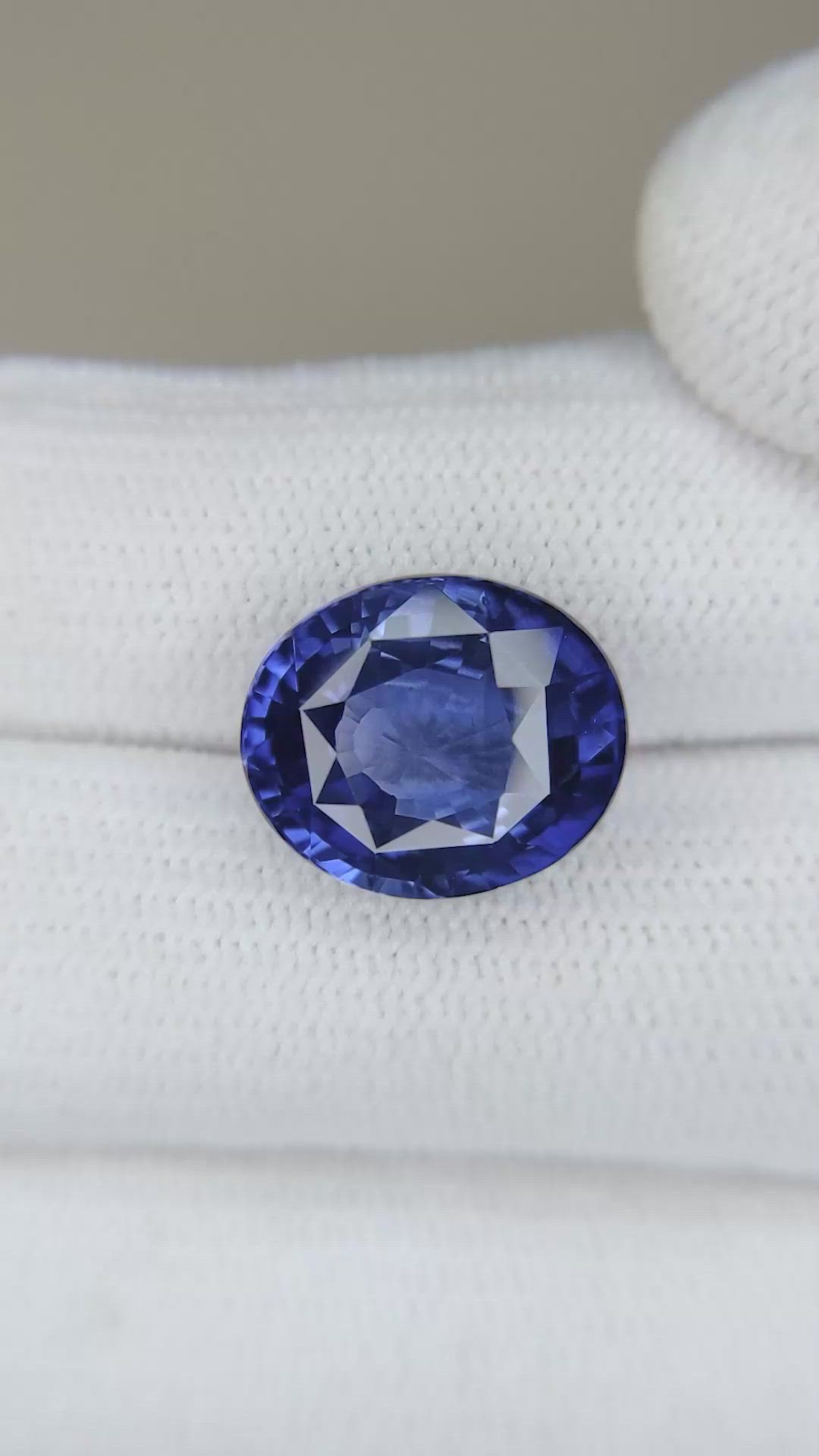 8.19 Ct. Blue Sapphire from Ceylon (Sri Lanka) Size Video
