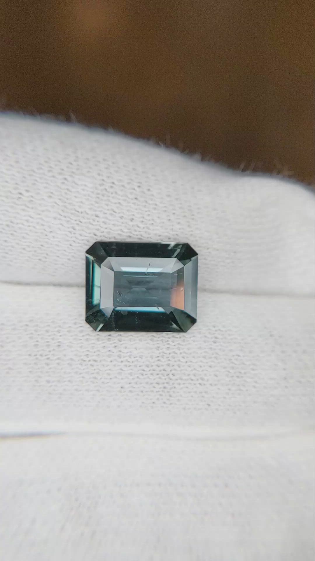 4.23 Ct. Bluish Green Sapphire from Ceylon (Sri Lanka) Size Video