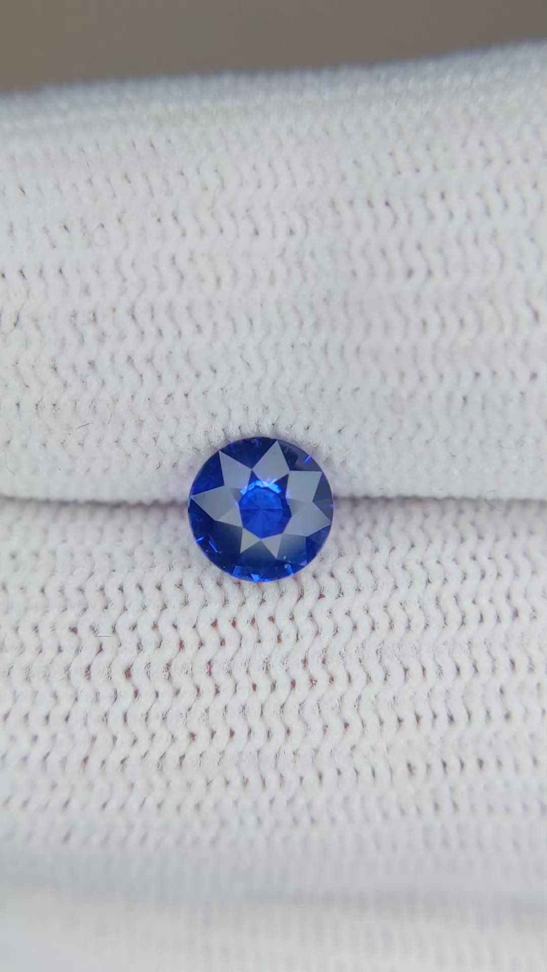 0.75 Ct. Blue Sapphire from Ceylon (Sri Lanka) Size Video