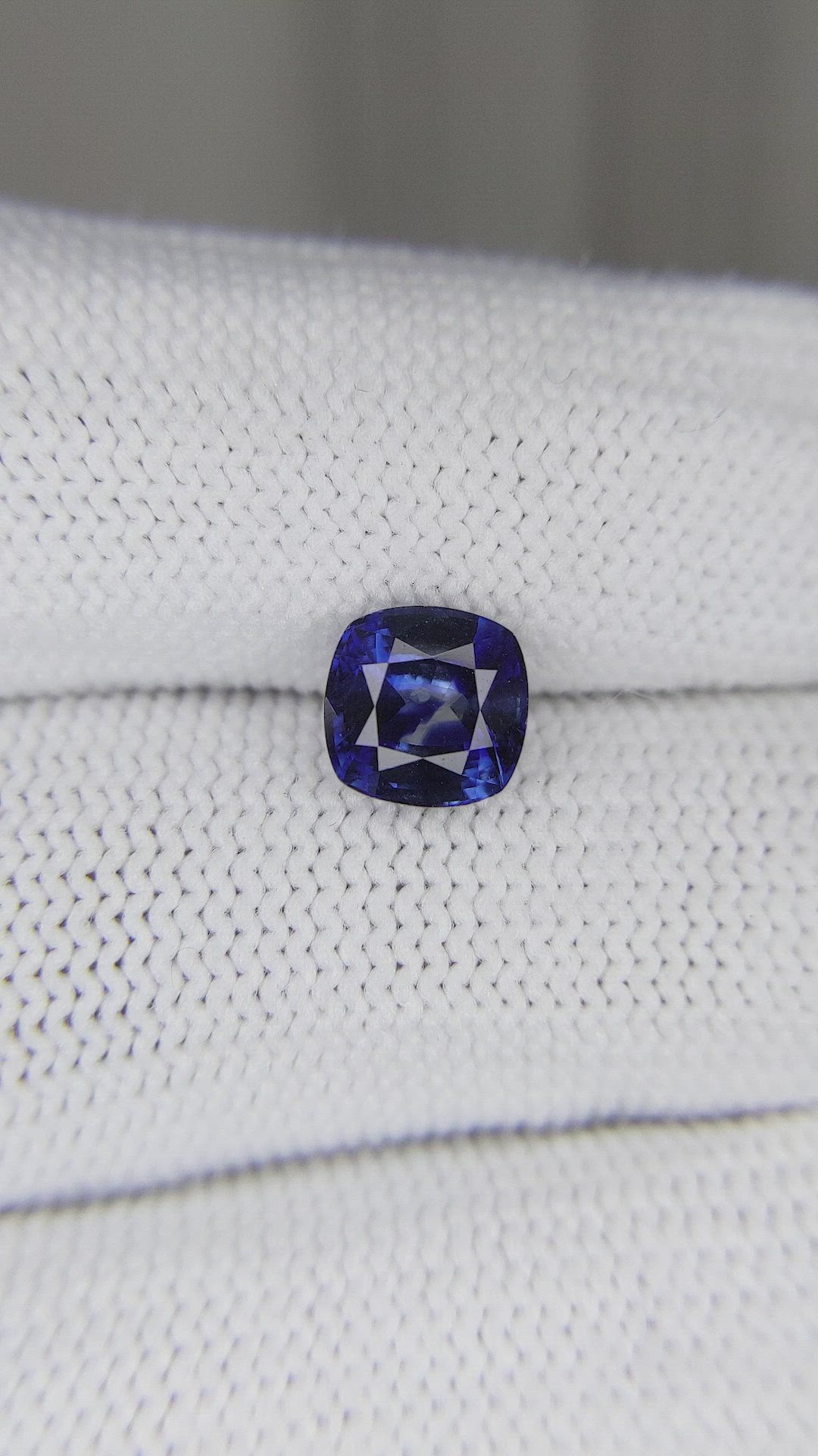 1.65 Ct. Bi Color Sapphire from Ceylon (Sri Lanka) Size Video
