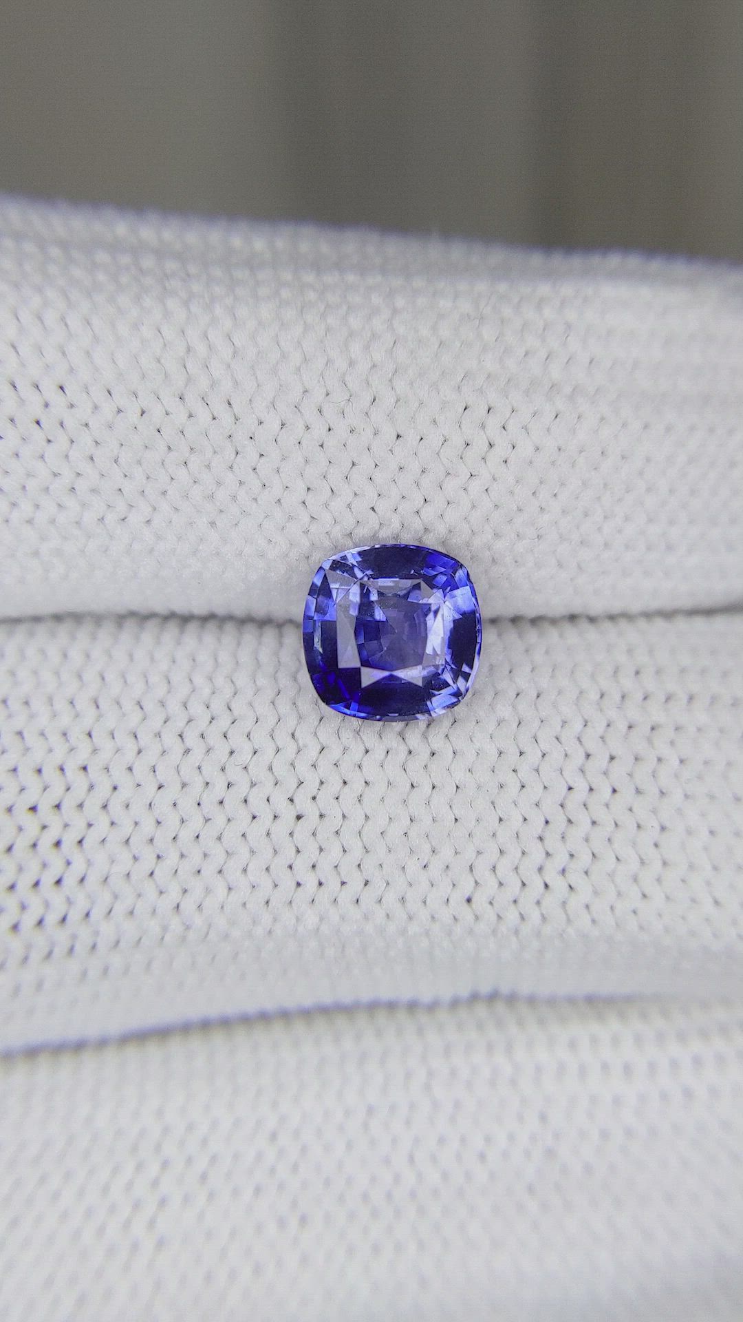 1.68 Ct. Bi Color Sapphire from Ceylon (Sri Lanka) Size Video