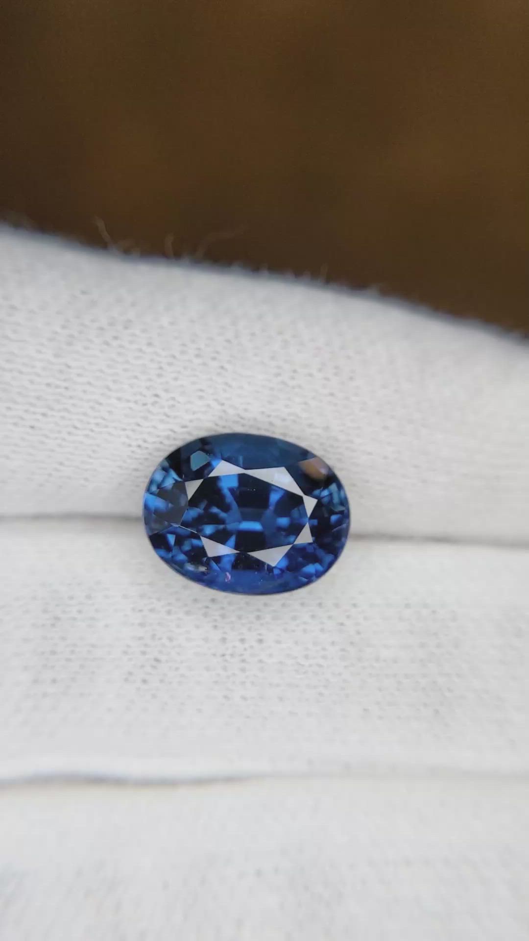 6.62 Ct. Blue Sapphire from Ceylon (Sri Lanka) Size Video