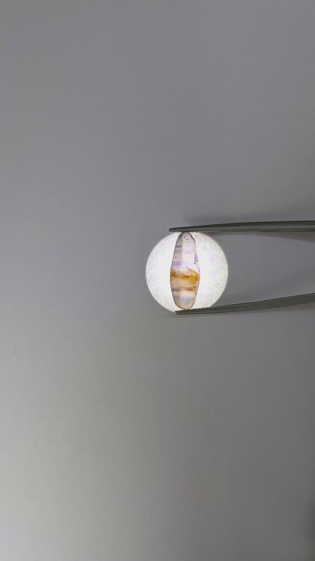 6.44 Ct. Bi Color Rough Sapphire from Ceylon (Sri Lanka) Size Video