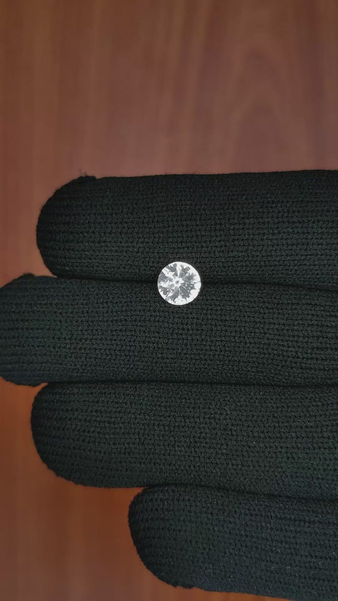 1.07 Ct. White Sapphire from Ceylon (Sri Lanka) Size Video