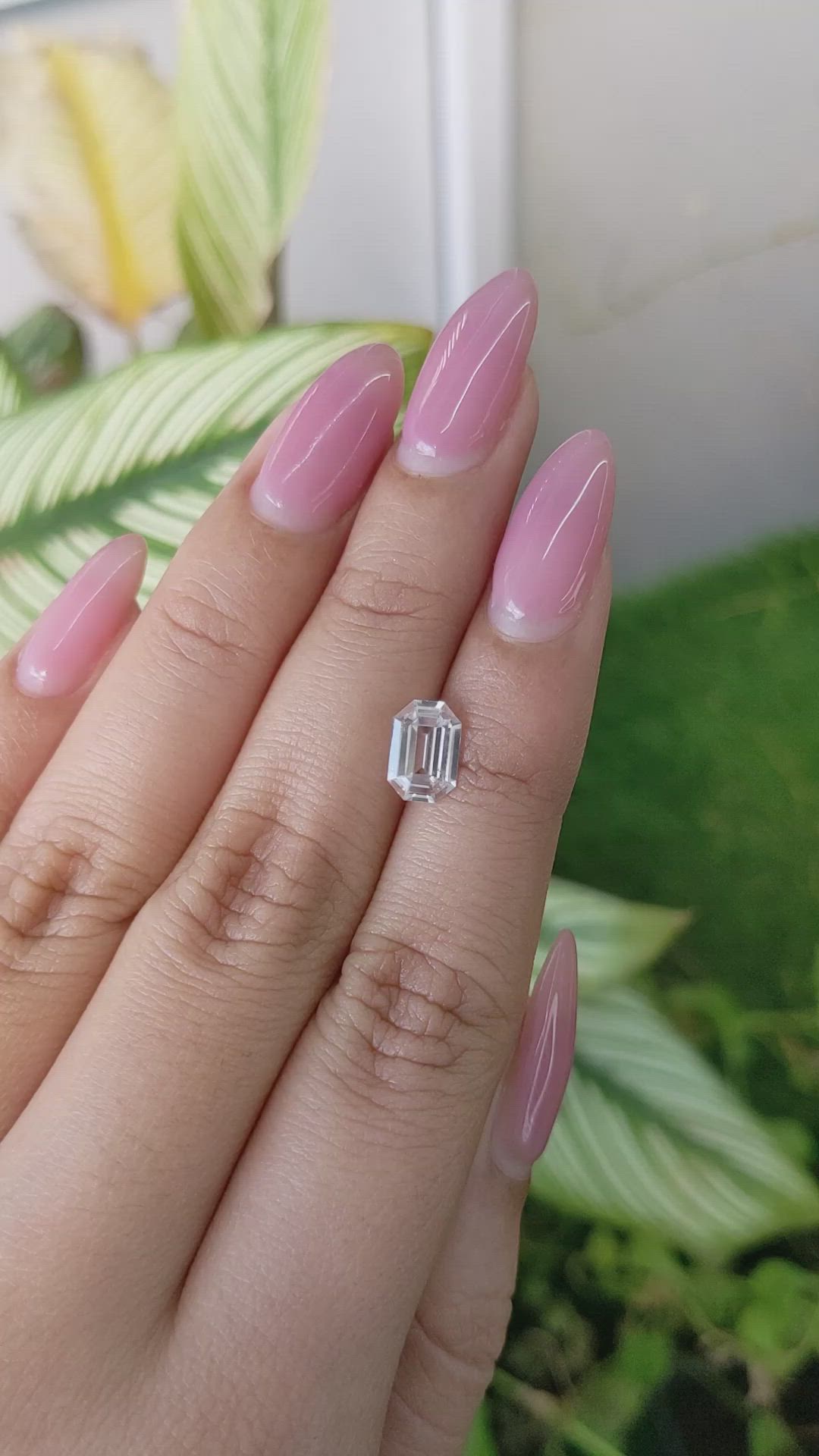 1.43 Ct. White Sapphire from Ceylon (Sri Lanka) Size Video