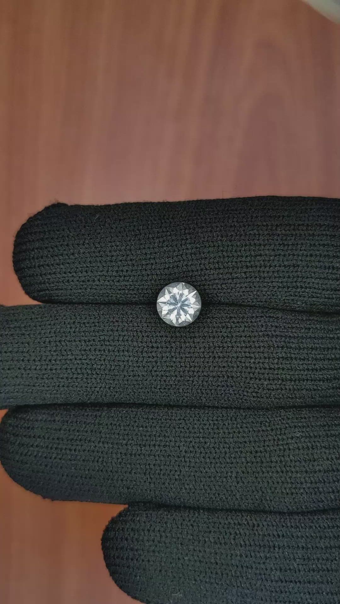 1.57 Ct. White Sapphire from Ceylon (Sri Lanka) Size Video