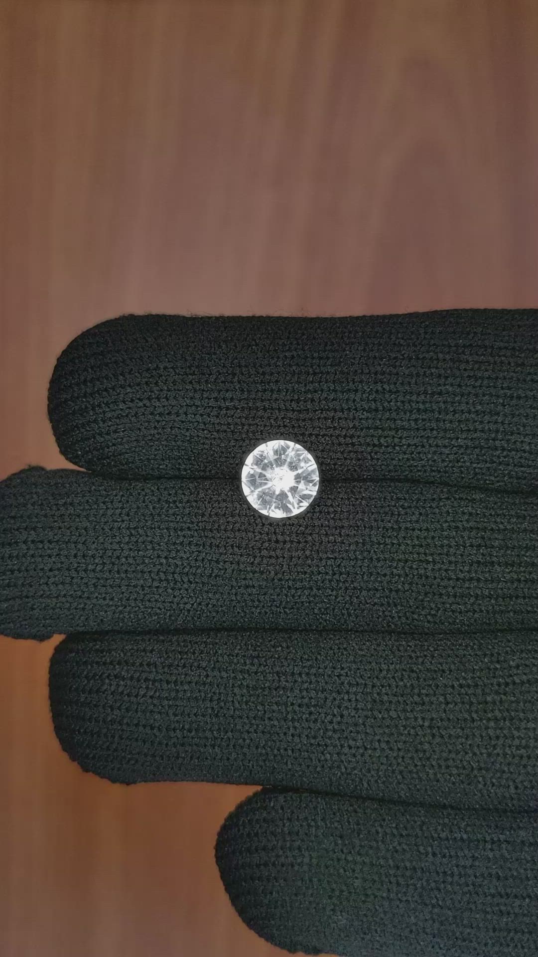 1.75 Ct. White Sapphire from Ceylon (Sri Lanka) Size Video