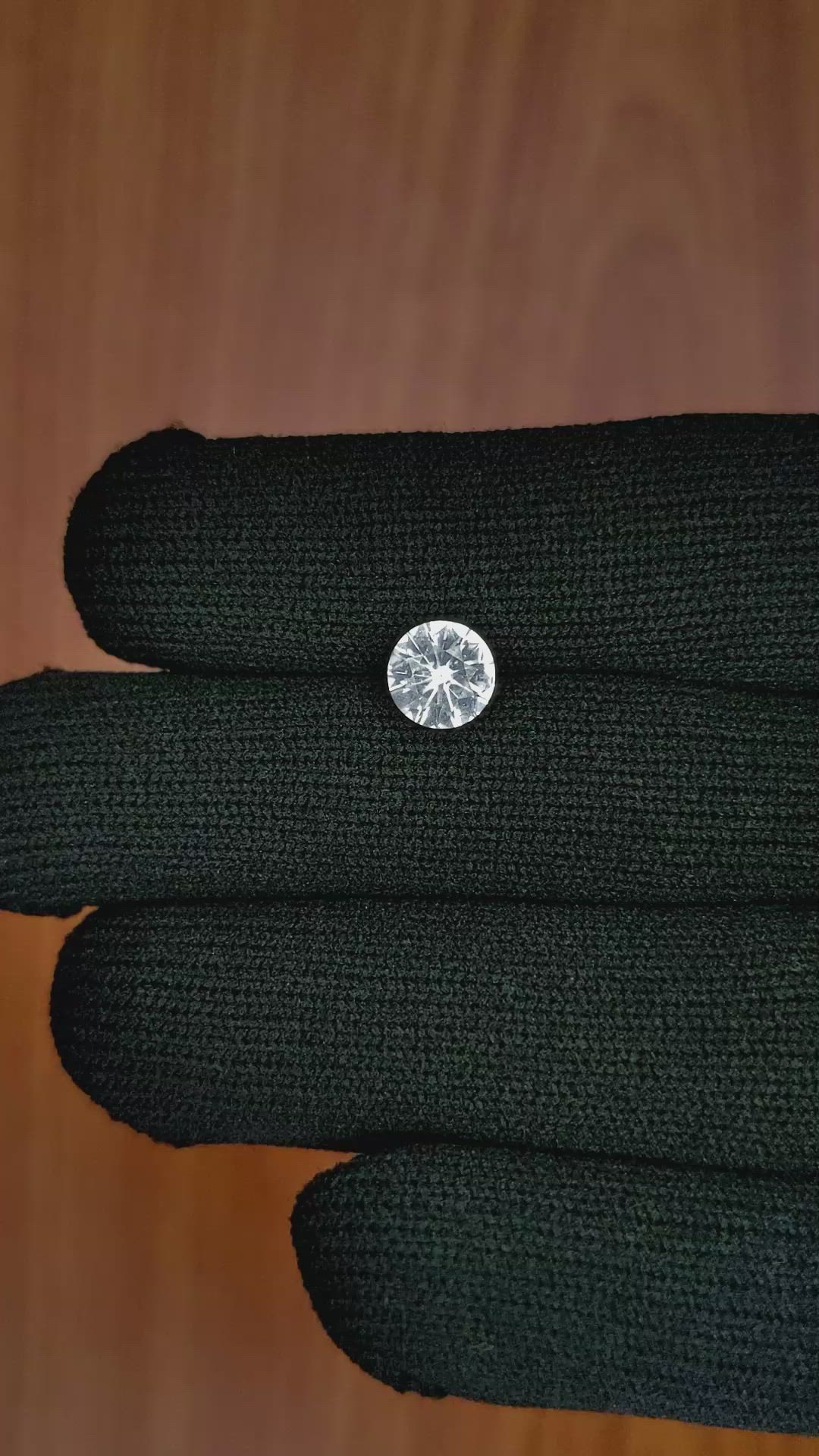 1.35 Ct. White Sapphire from Ceylon (Sri Lanka) Size Video