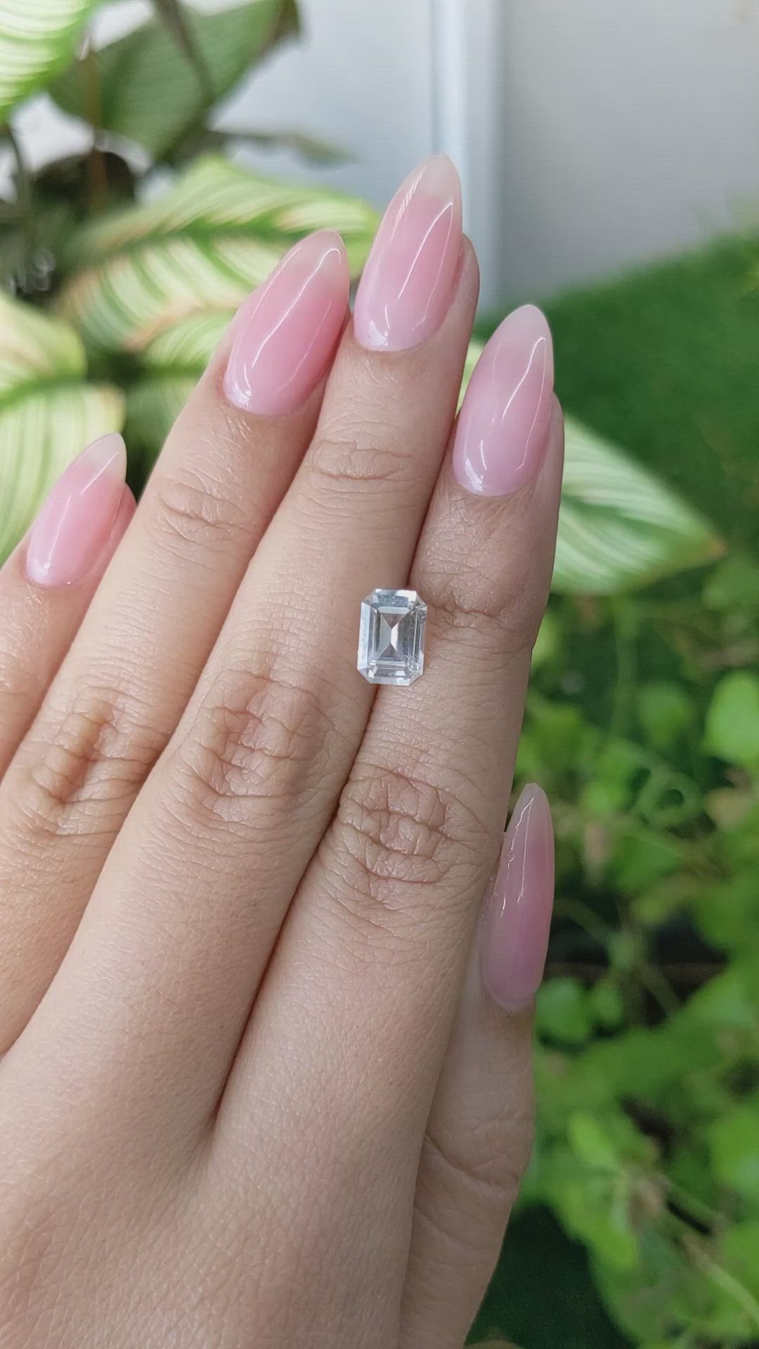 1.86 Ct. White Sapphire from Ceylon (Sri Lanka) Size Video