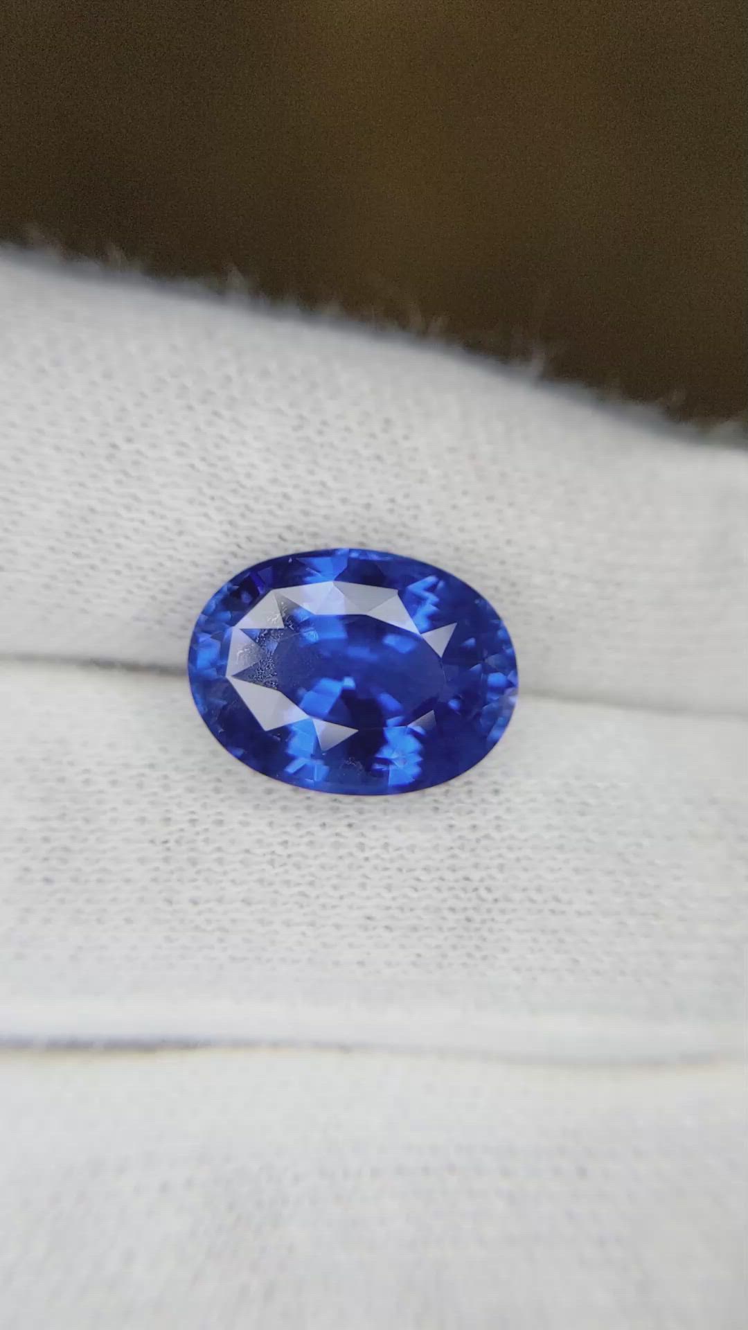 7.42 Ct. Blue Sapphire from Ceylon (Sri Lanka) Size Video