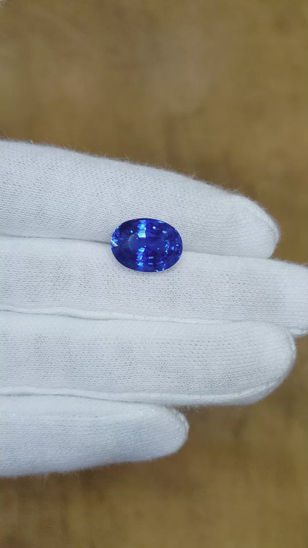 7.42 Ct. Blue Sapphire from Ceylon (Sri Lanka) Size Video