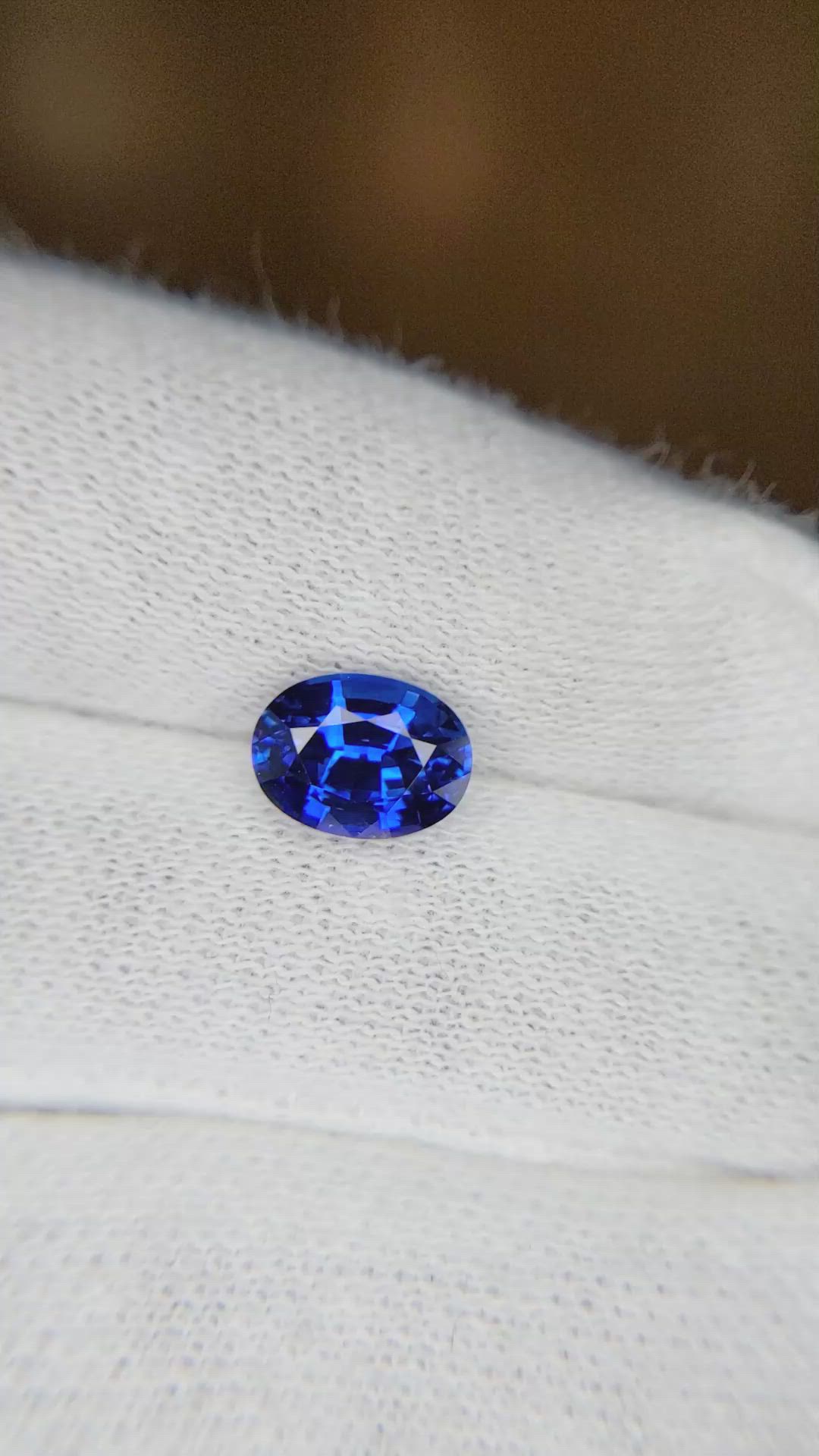 1.73 Ct. Blue Sapphire from Ceylon (Sri Lanka) Size Video