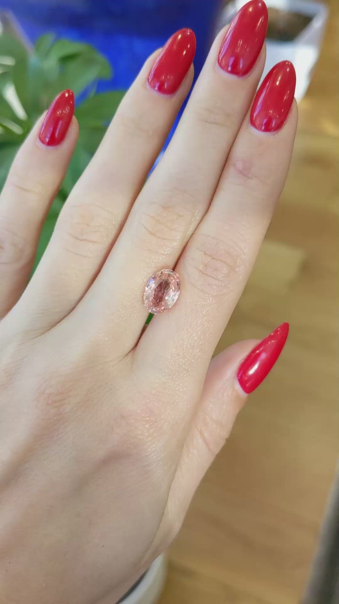 3.51 Ct. Padparadscha Sapphire from Ceylon (Sri Lanka) Size Video