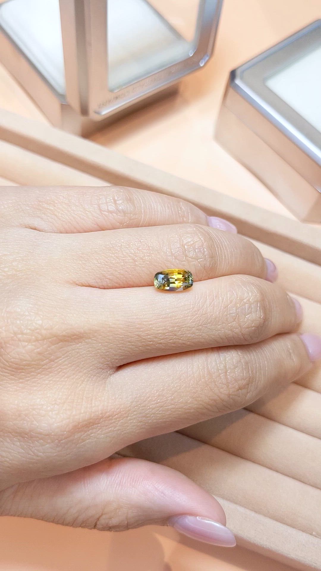 1.85 Ct. Bi Color Sapphire from Ceylon (Sri Lanka) Size Video