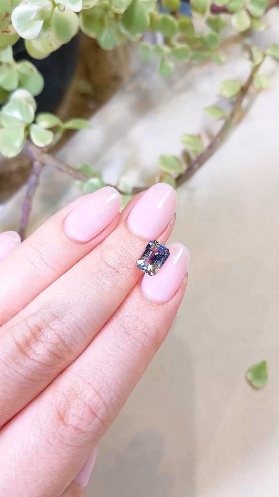 2.17 Ct. Bi Color Sapphire from Ceylon (Sri Lanka) Size Video