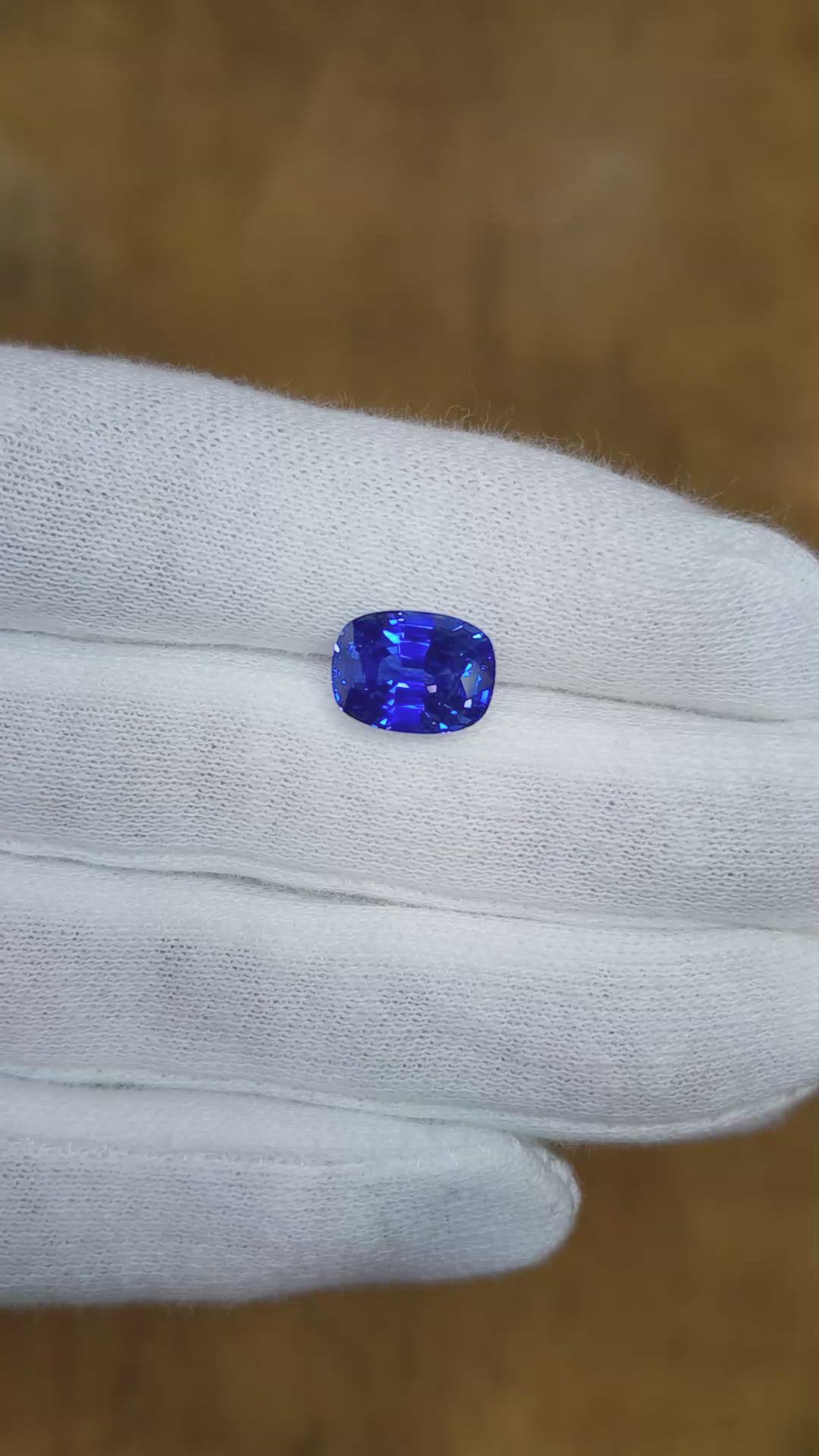 4.48 Ct. Blue Sapphire from Ceylon (Sri Lanka) Size Video