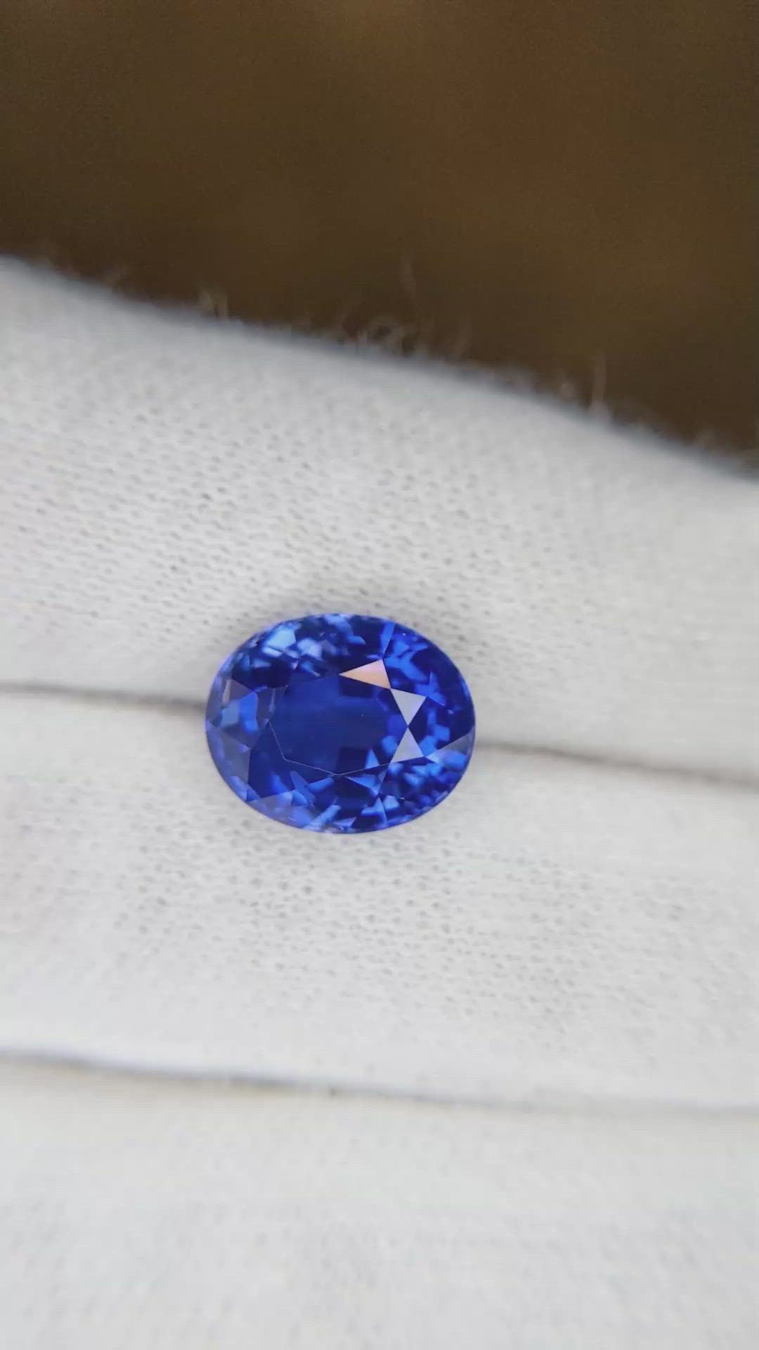 5.66 Ct. Blue Sapphire from Ceylon (Sri Lanka) Size Video