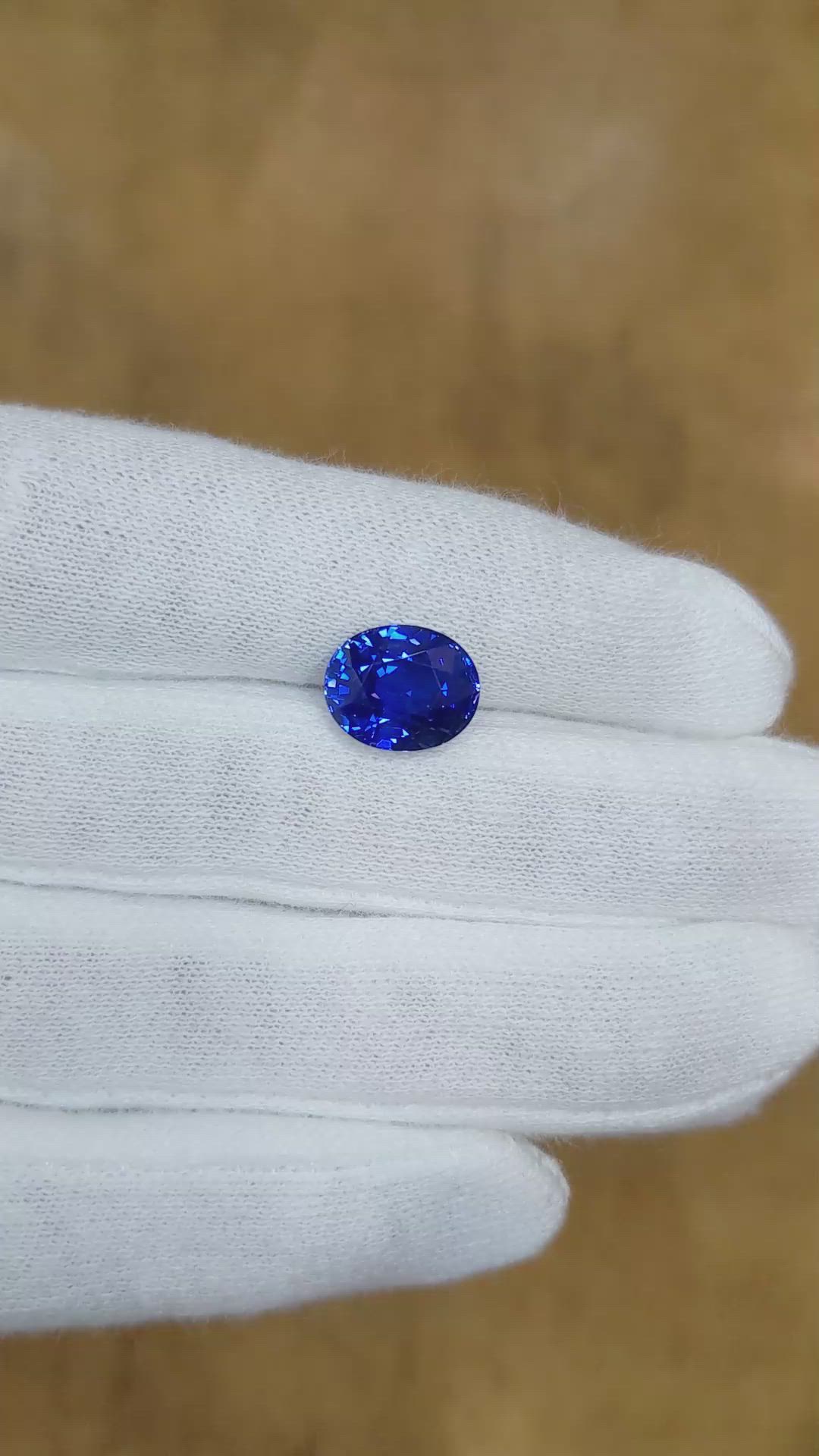 5.66 Ct. Blue Sapphire from Ceylon (Sri Lanka) Size Video