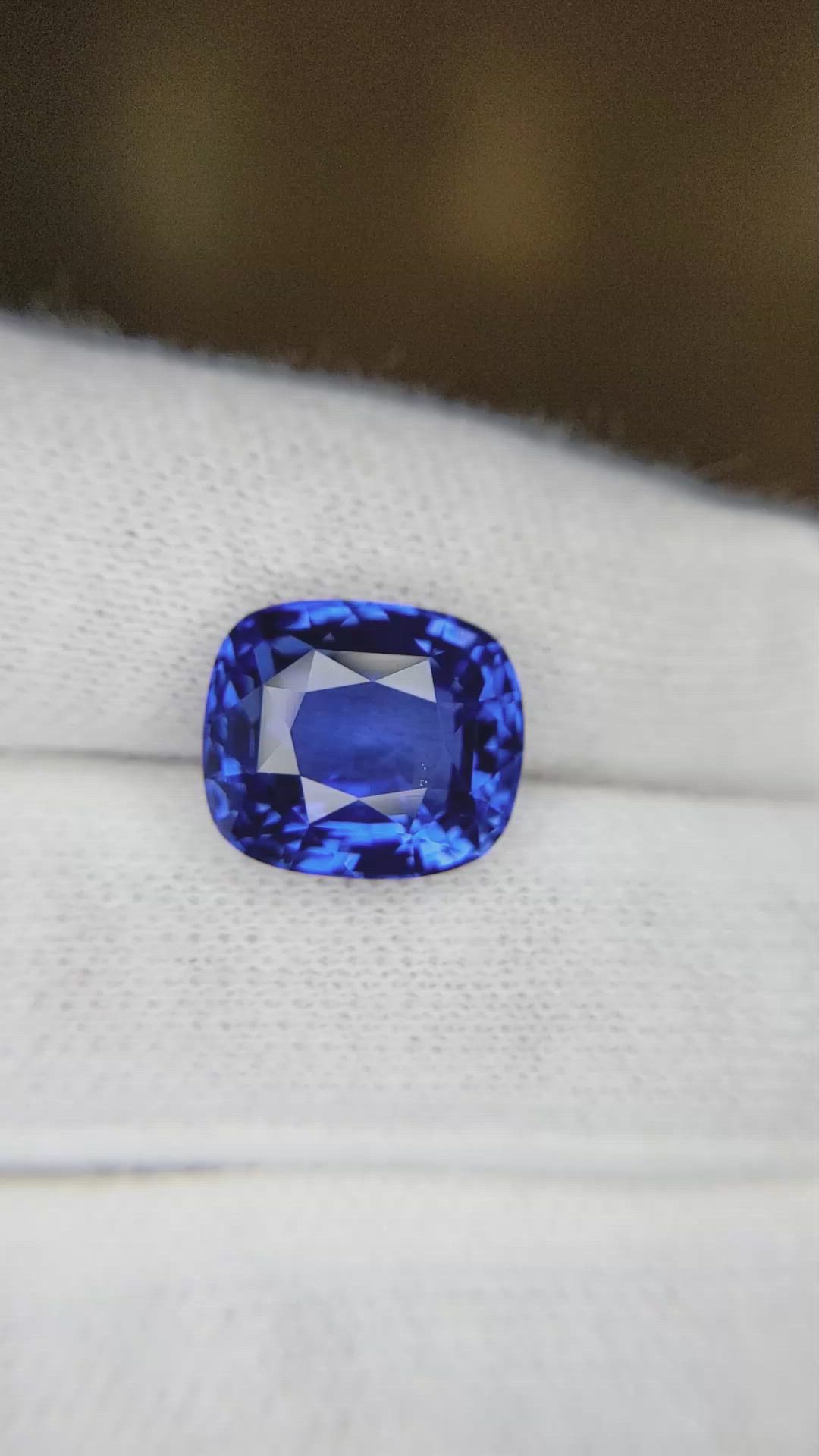 8.04 Ct. Blue Sapphire from Ceylon (Sri Lanka) Size Video