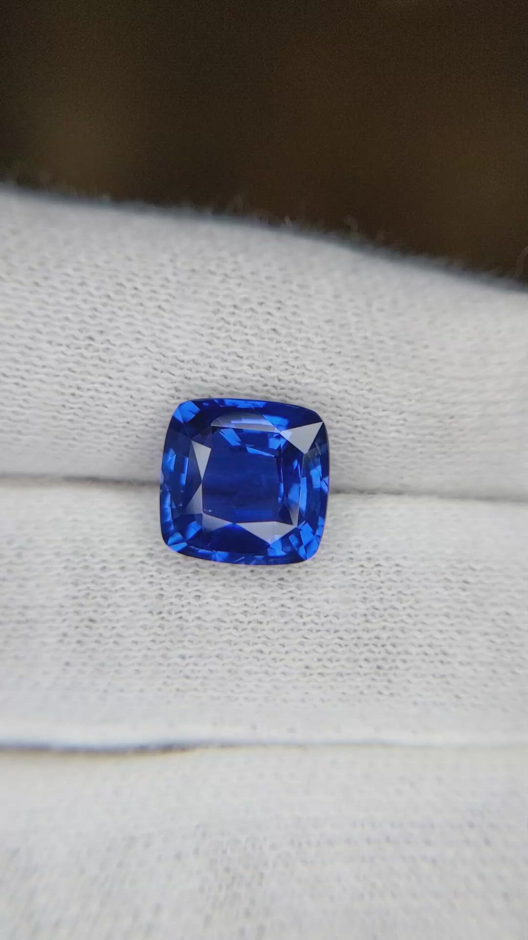 4.46 Ct. Blue Sapphire from Ceylon (Sri Lanka) Size Video