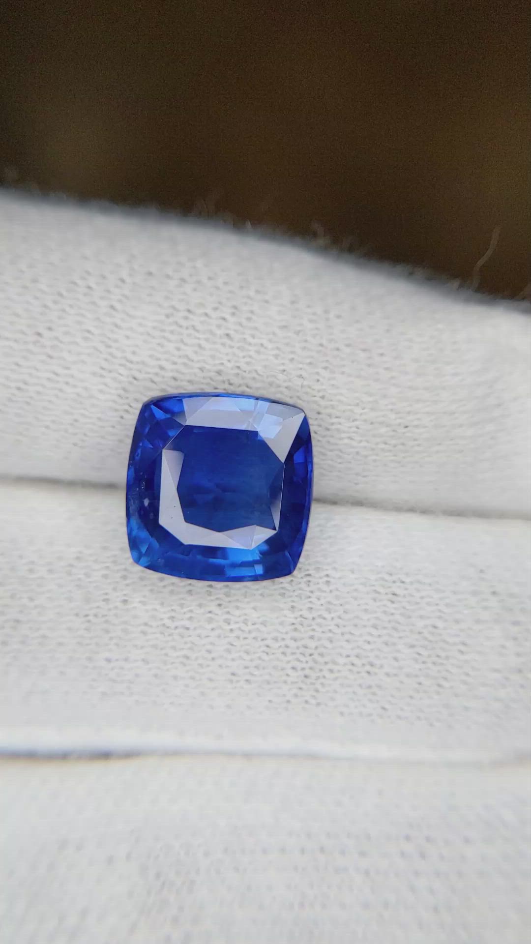 6.32 Ct. Blue Sapphire from Ceylon (Sri Lanka) Size Video