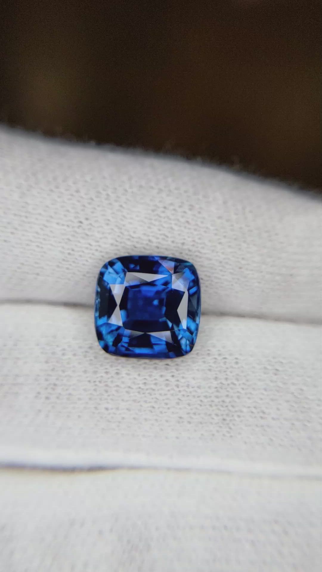 5.72 Ct. Blue Sapphire from Ceylon (Sri Lanka) Size Video