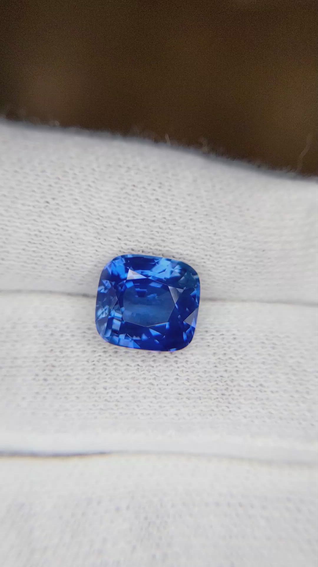 5.00 Ct. Blue Sapphire from Ceylon (Sri Lanka) Size Video