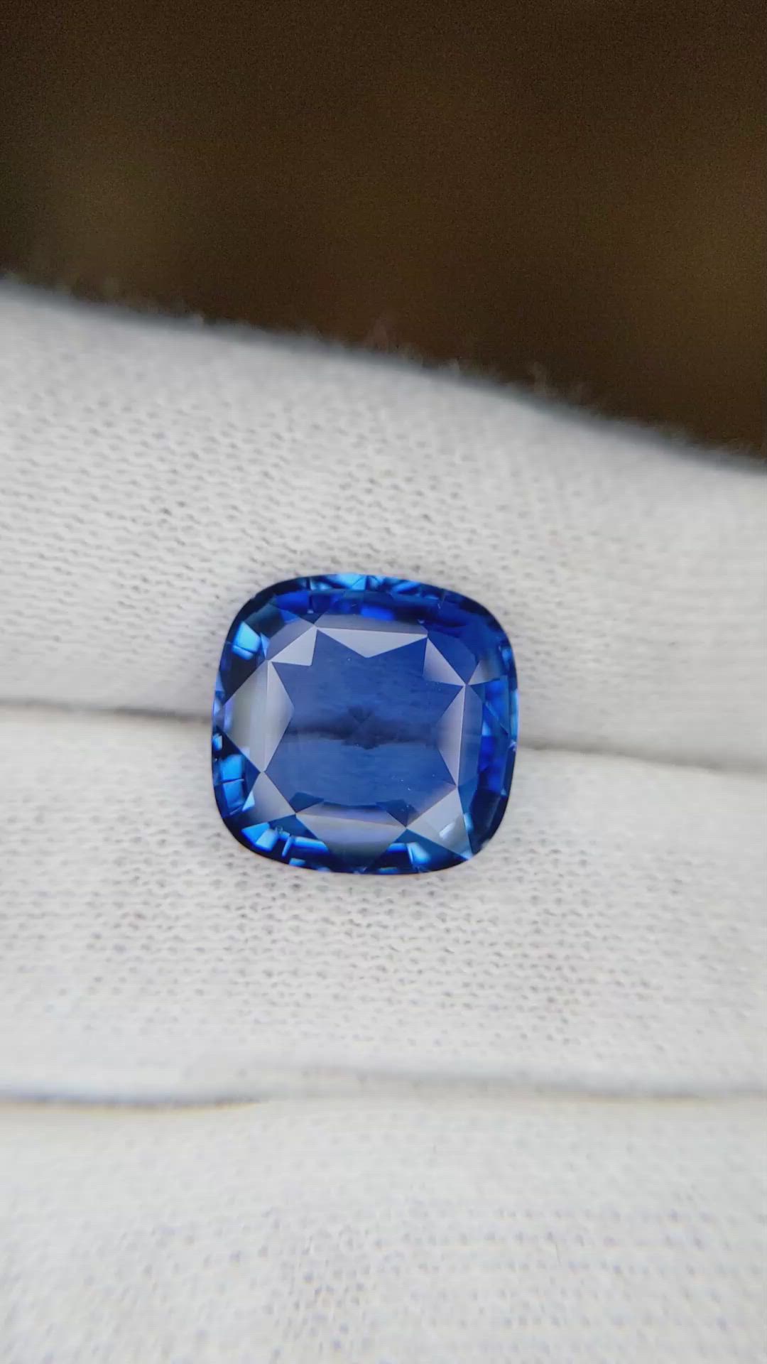 6.76 Ct. Blue Sapphire from Ceylon (Sri Lanka) Size Video