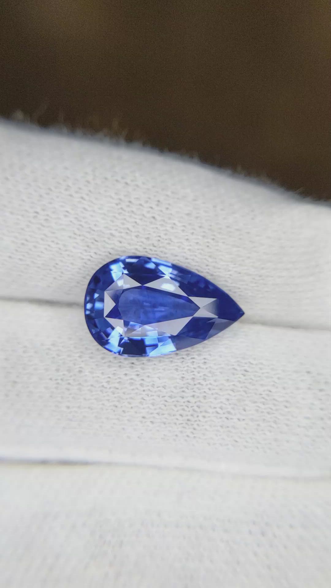 6.11 Ct. Blue Sapphire from Ceylon (Sri Lanka) Size Video